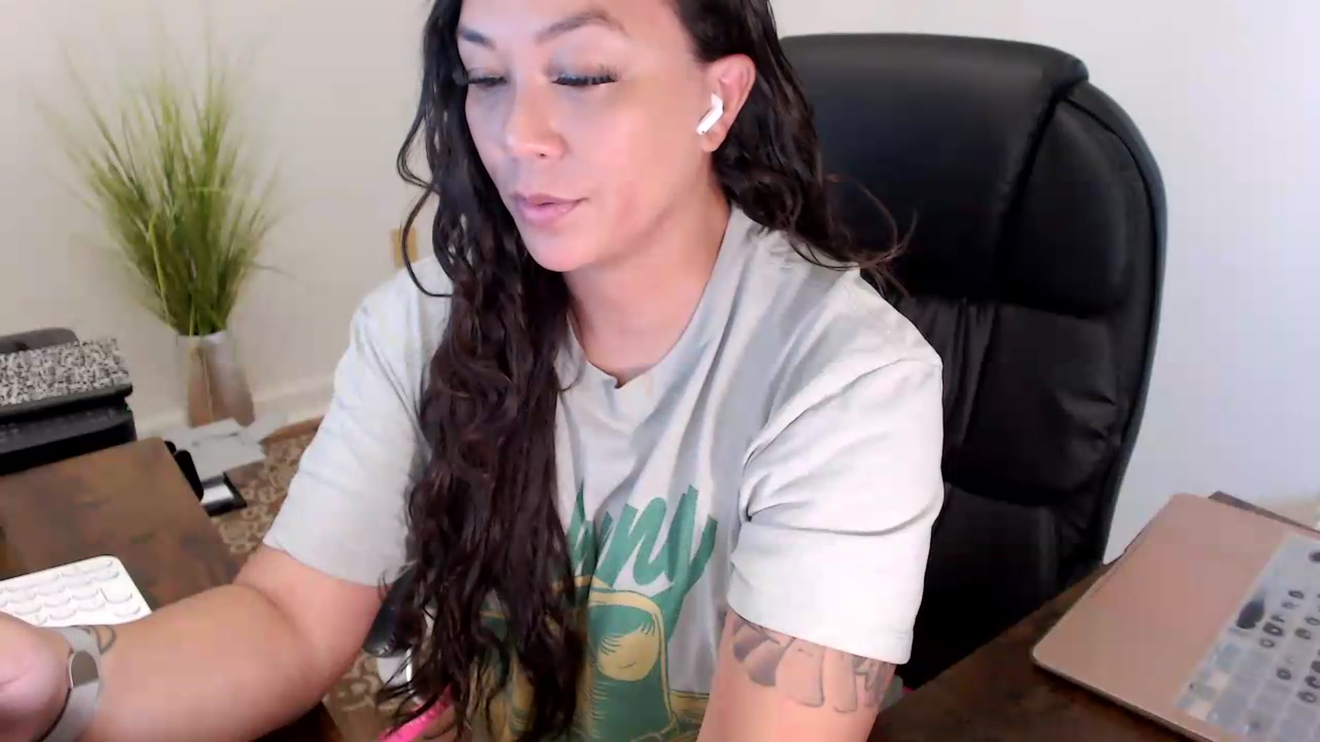 Gallery image thumbnail from MickaylaStar's myfreecams stream on, 07/24/2026, 14:45 image 8 of 20