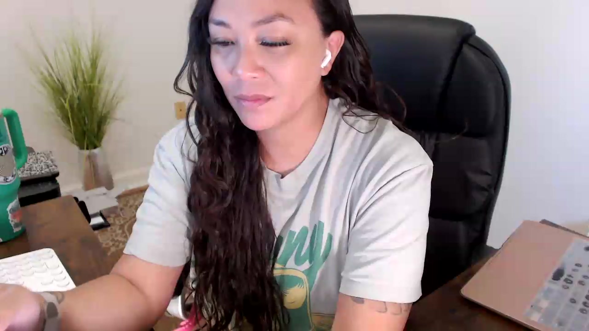 Gallery image thumbnail from MickaylaStar's myfreecams stream on, 07/24/2026, 14:45 image 10 of 20