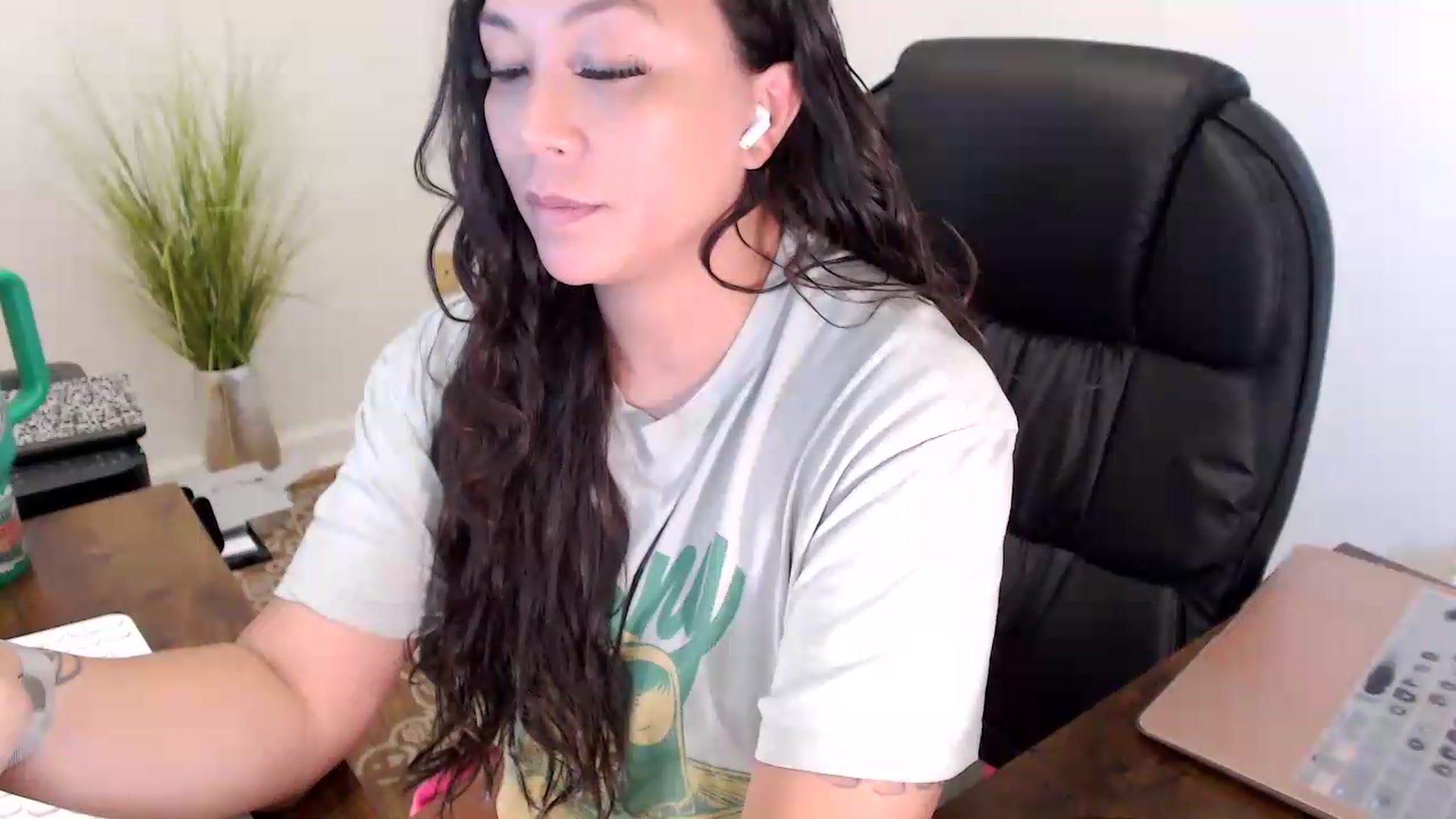 Gallery image thumbnail from MickaylaStar's myfreecams stream on, 07/24/2026, 14:45 image 15 of 20