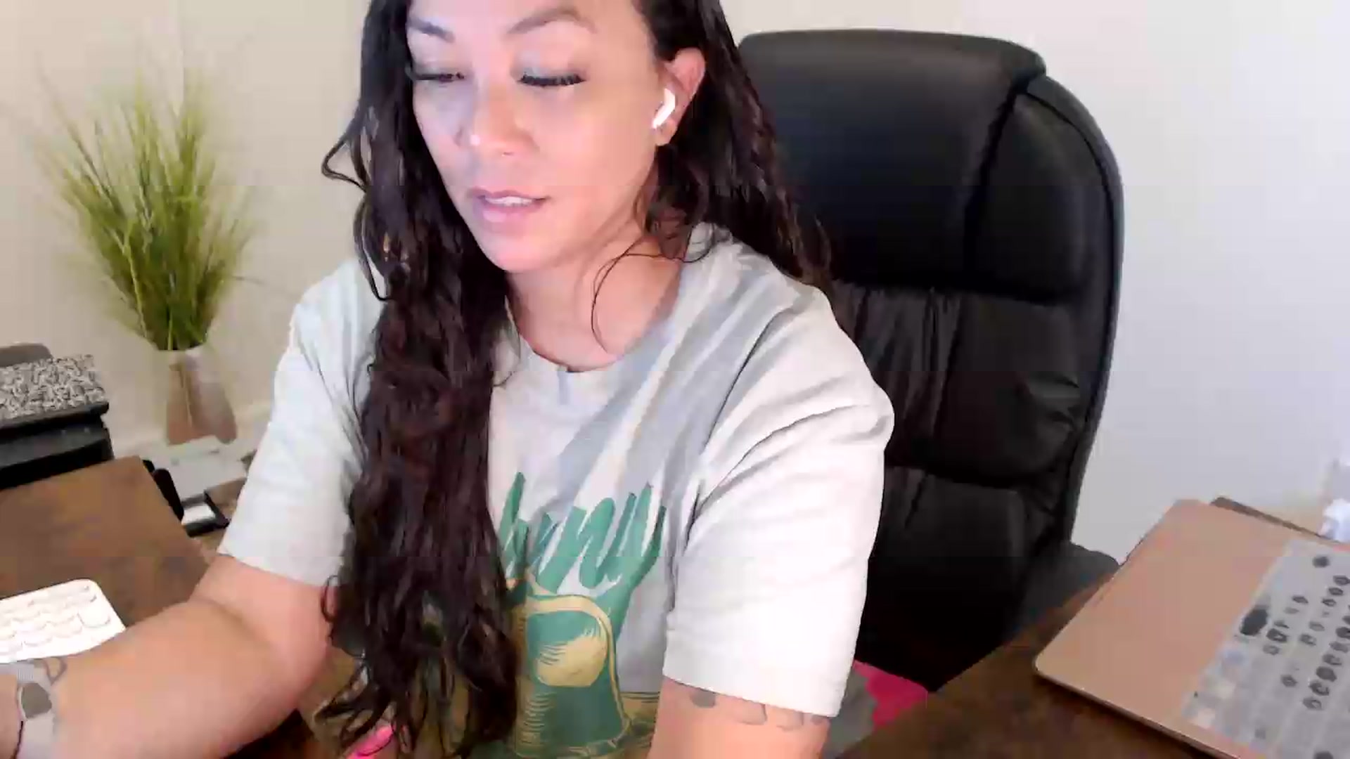 Gallery image thumbnail from MickaylaStar's myfreecams stream on, 07/24/2026, 14:45 image 5 of 20