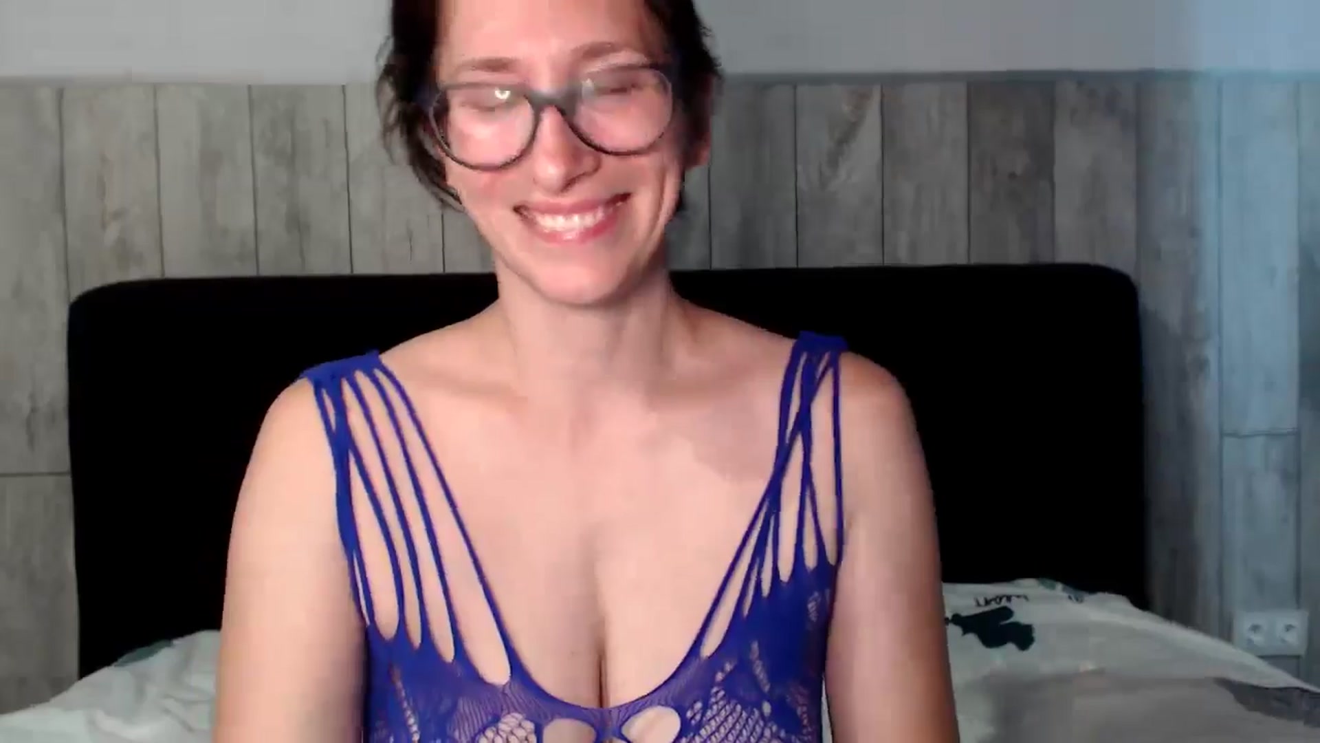 Gallery image thumbnail from Middlemist's myfreecams stream on, 06/22/2025, 08:42 image 7 of 20
