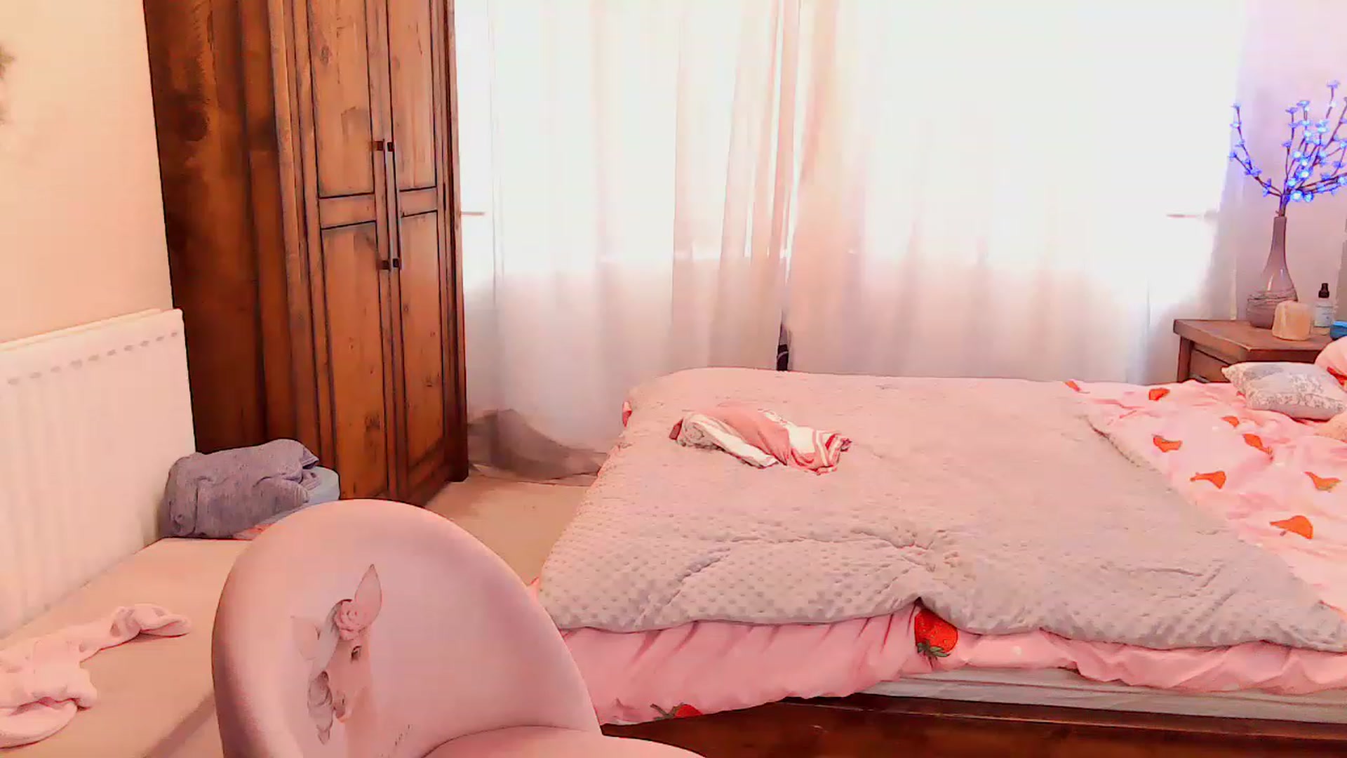 Gallery image thumbnail from MidnightBunny's myfreecams stream on, 06/11/2023, 10:20 image 15 of 20