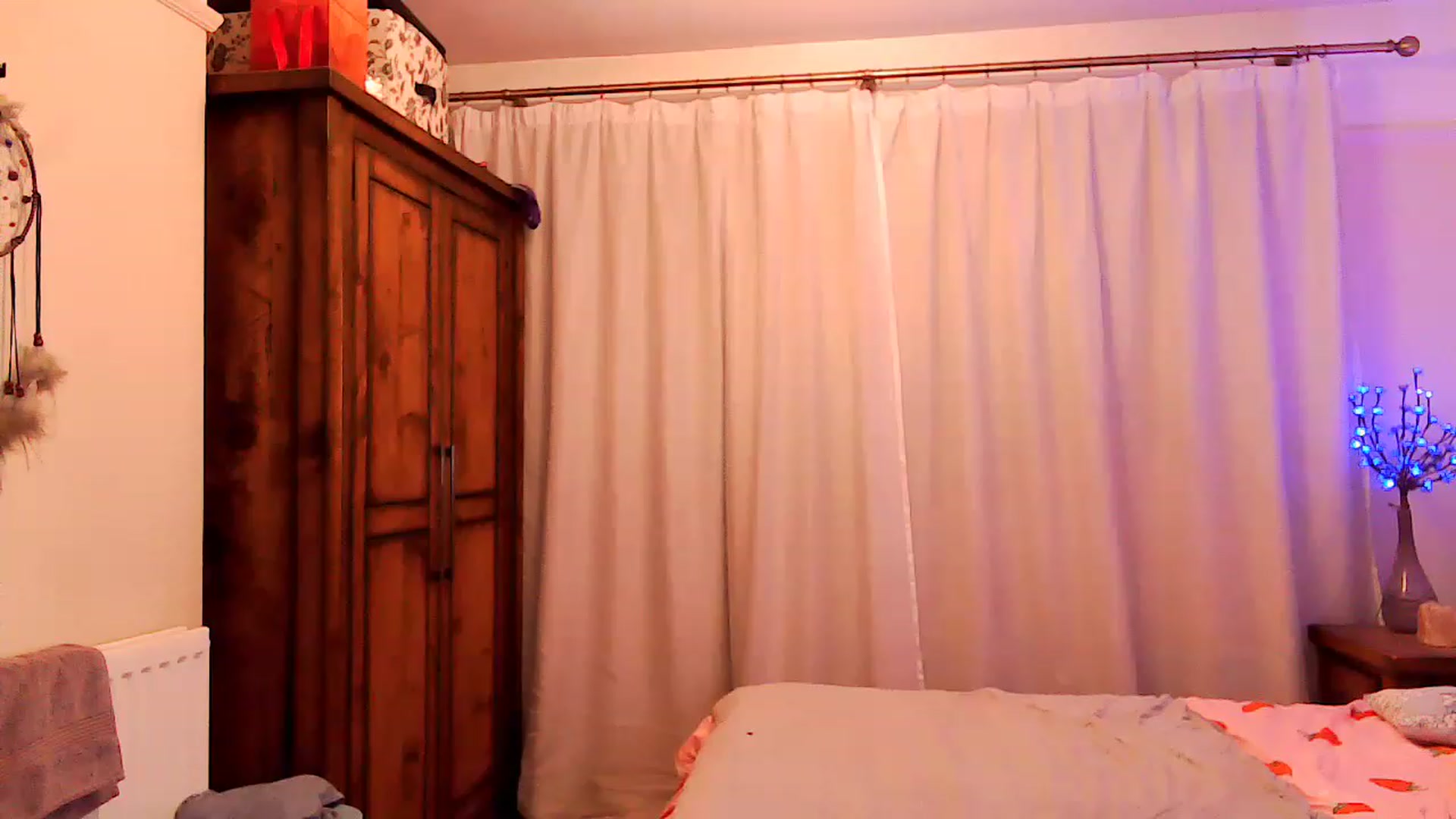 Gallery image thumbnail from MidnightBunny's myfreecams stream on, 06/18/2023, 04:15 image 2 of 20