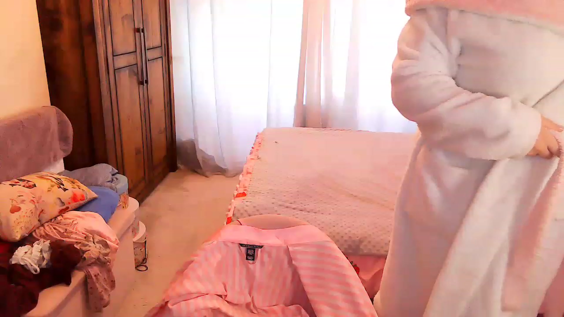 Gallery image thumbnail from MidnightBunny's myfreecams stream on, 07/01/2023, 06:17 image 13 of 20