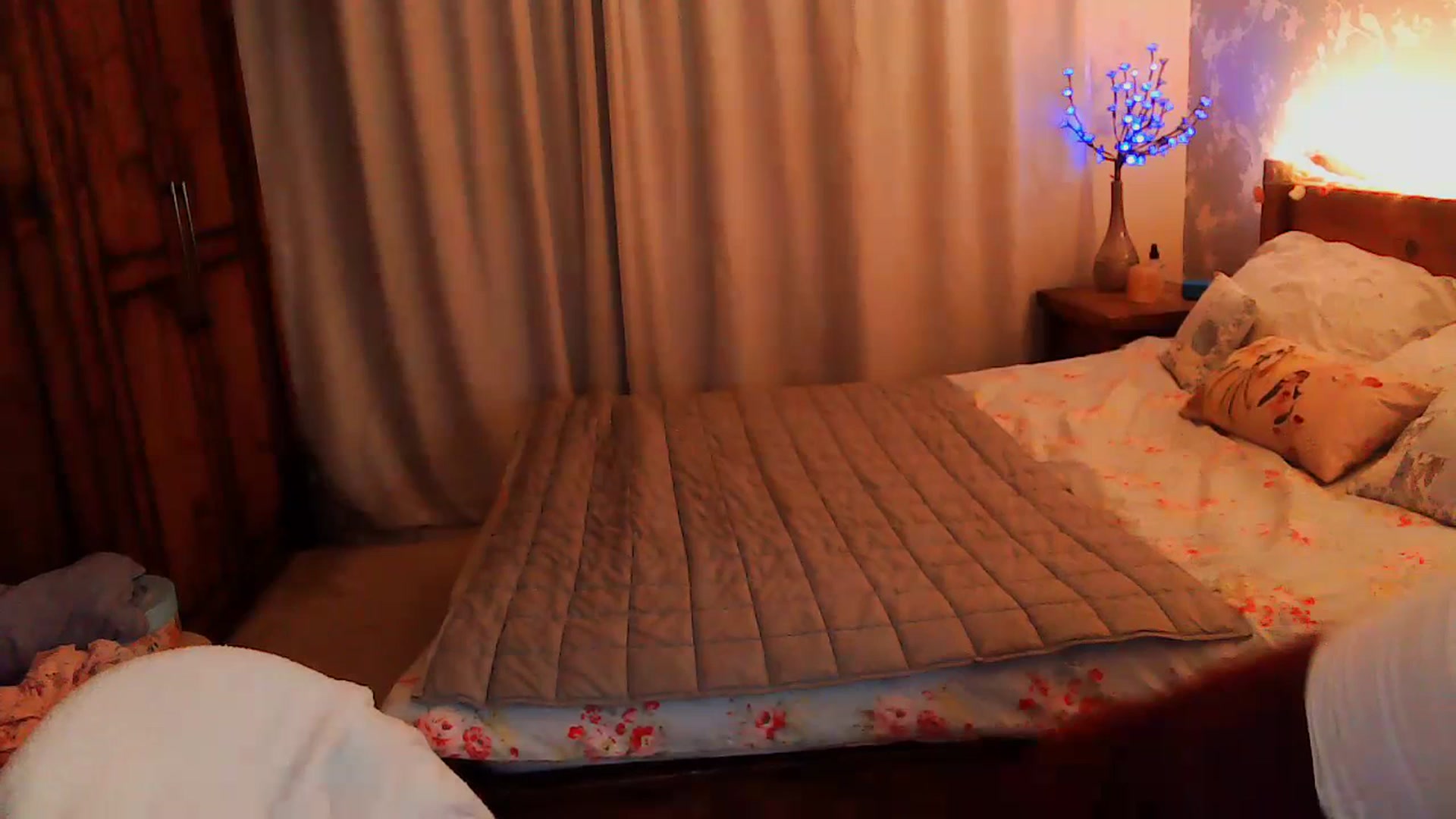 Gallery image thumbnail from MidnightBunny's myfreecams stream on, 07/11/2023, 22:21 image 1 of 20
