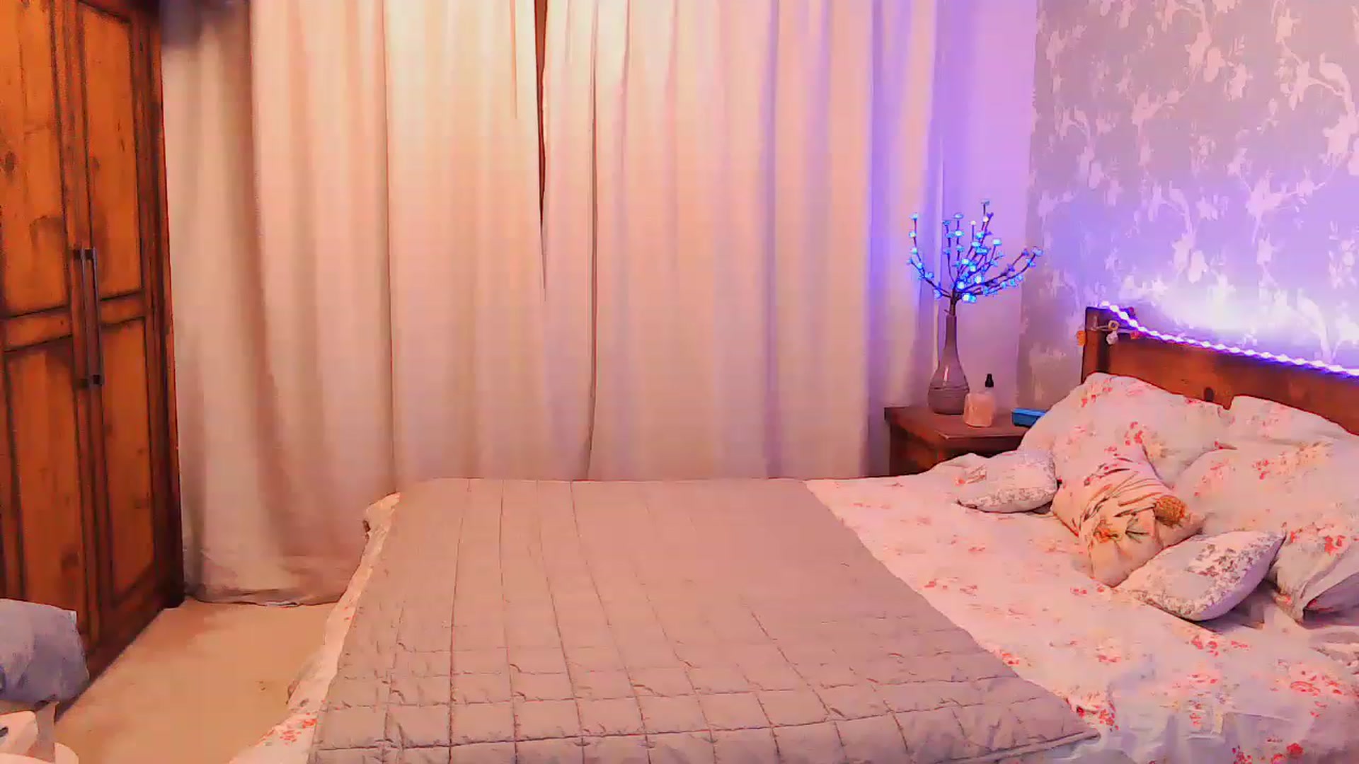 Gallery image thumbnail from MidnightBunny's myfreecams stream on, 08/11/2023, 02:33 image 4 of 20