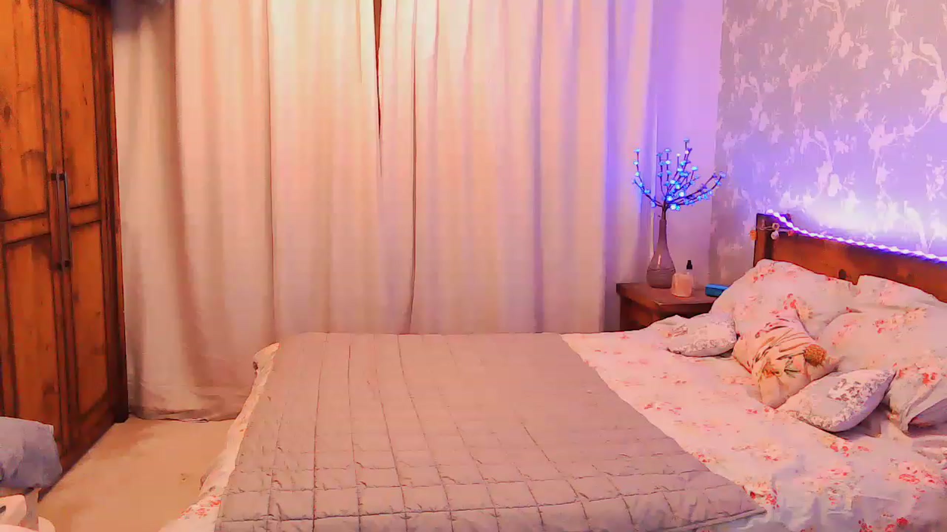 Gallery image thumbnail from MidnightBunny's myfreecams stream on, 08/11/2023, 02:33 image 3 of 20