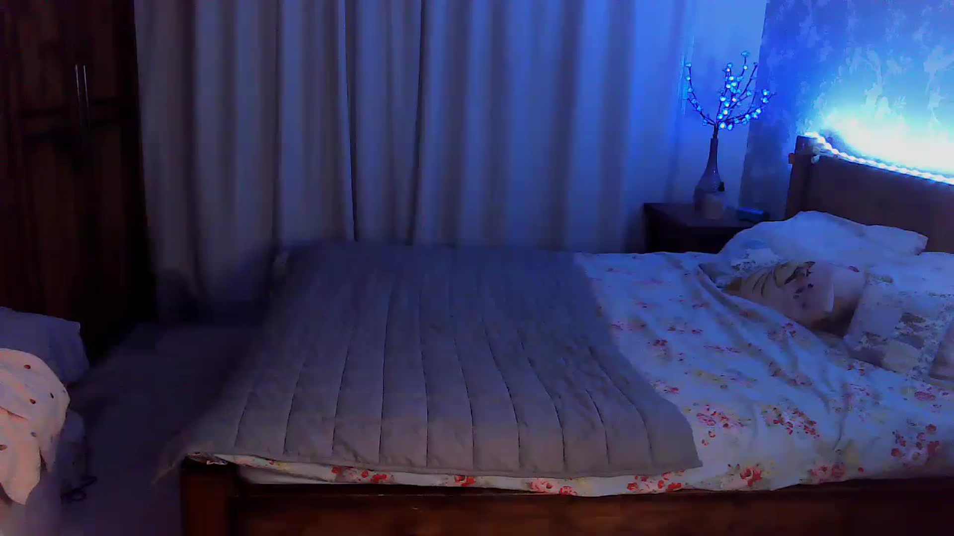 Gallery image thumbnail from MidnightBunny's myfreecams stream on, 08/24/2023, 05:39 image 6 of 20