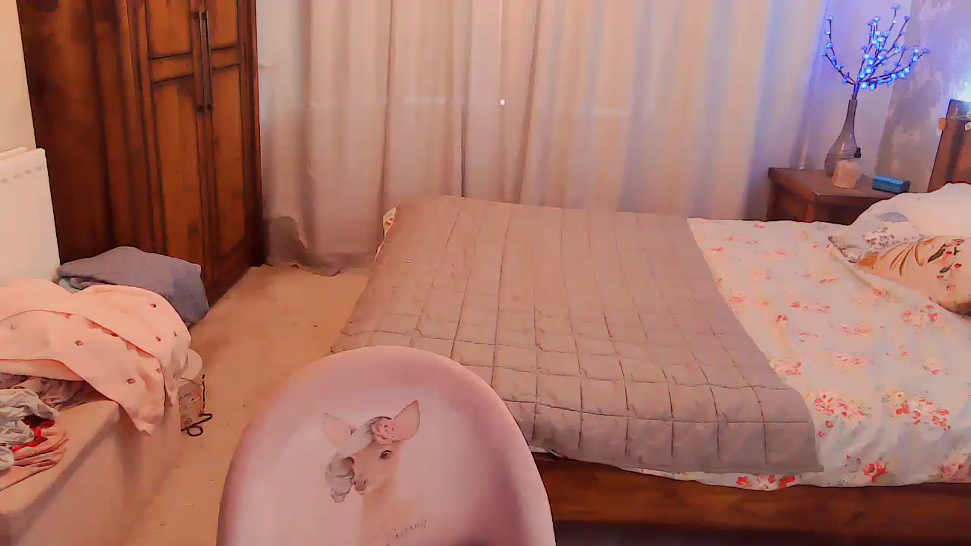 Gallery image thumbnail from MidnightBunny's myfreecams stream on, 08/24/2023, 06:44 image 16 of 20