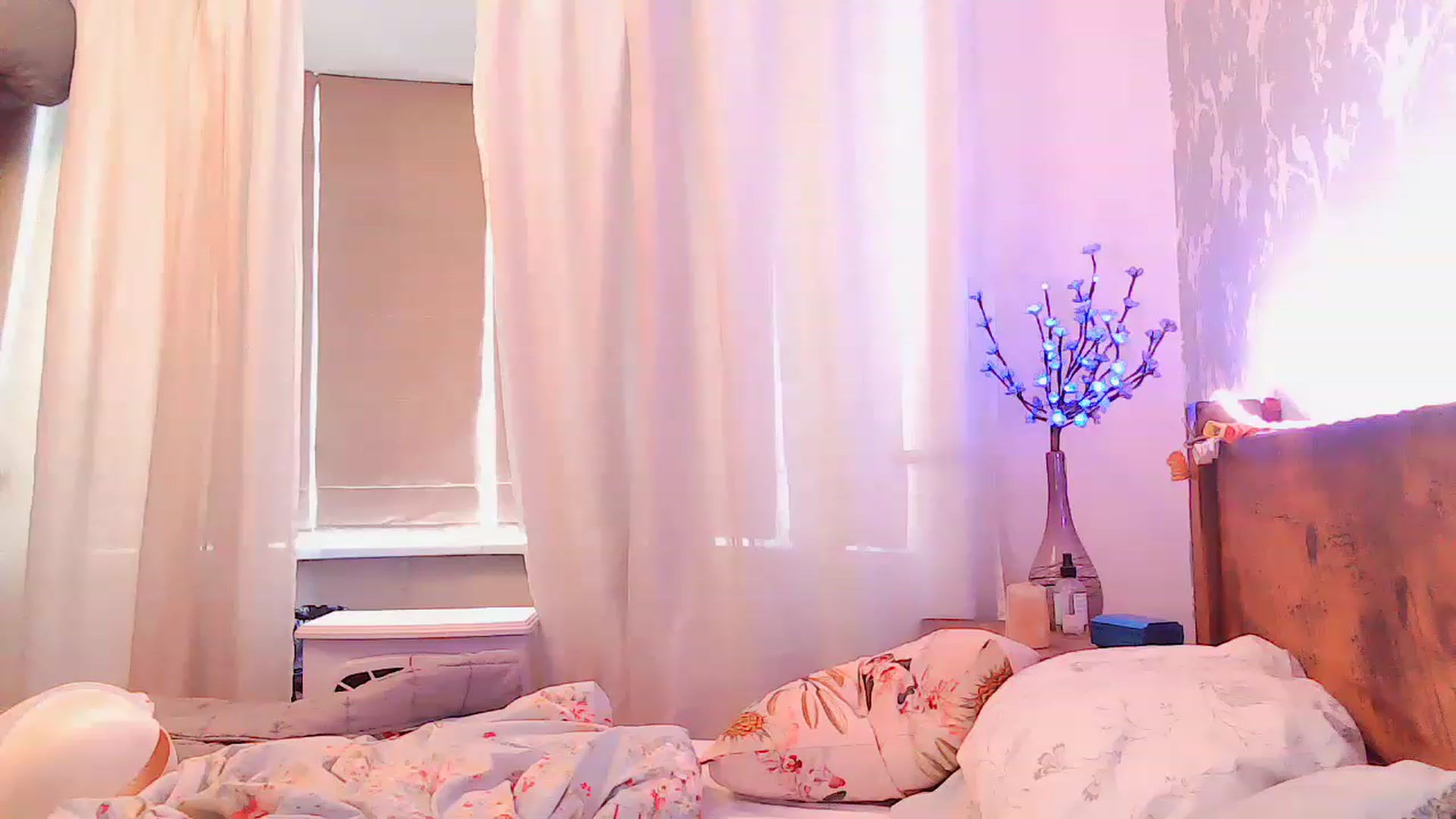 Gallery image thumbnail from MidnightBunny's myfreecams stream on, 08/25/2023, 09:43 image 18 of 20