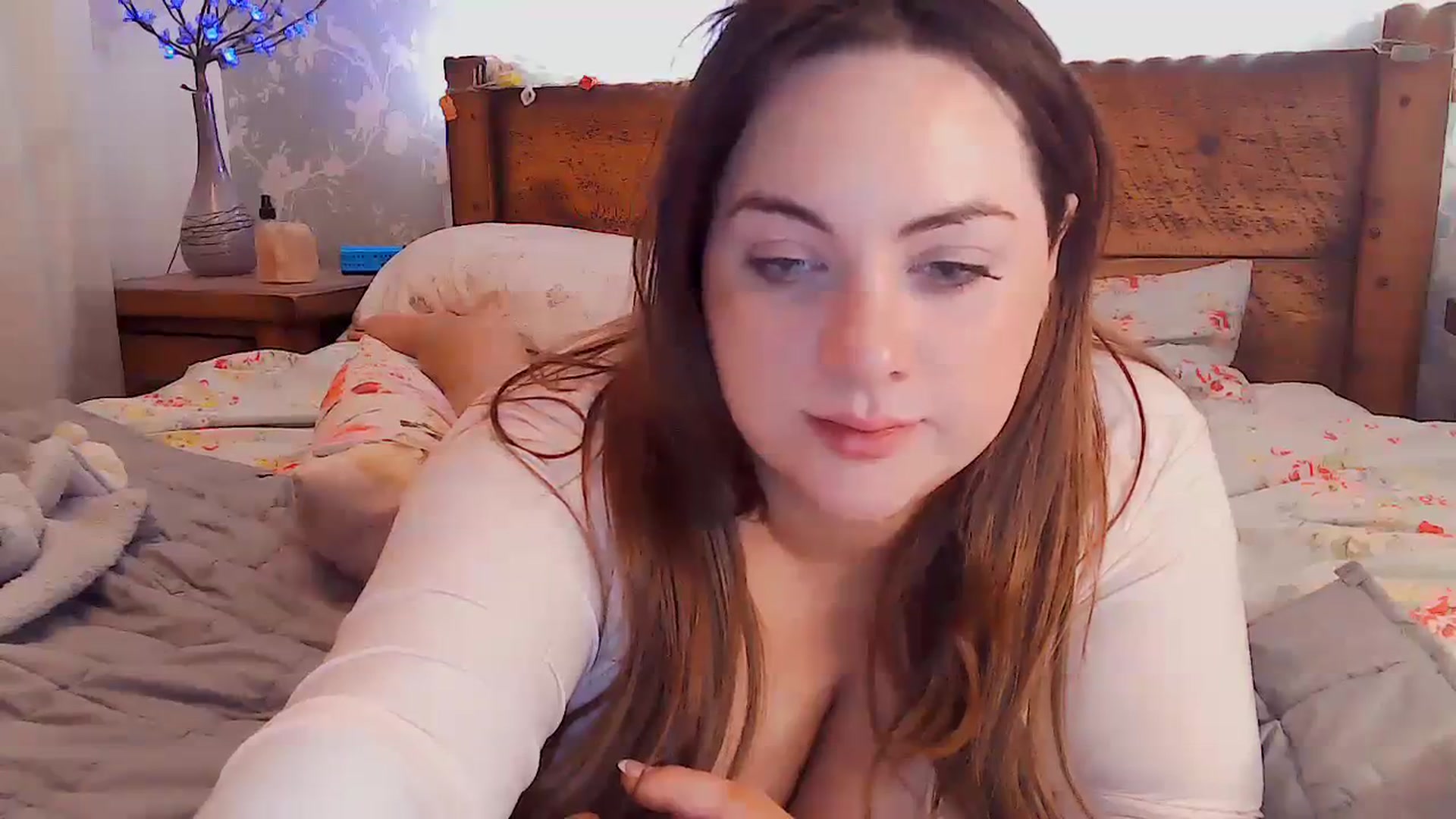 Gallery image thumbnail from MidnightBunny's myfreecams stream on, 10/03/2023, 18:36 image 12 of 20