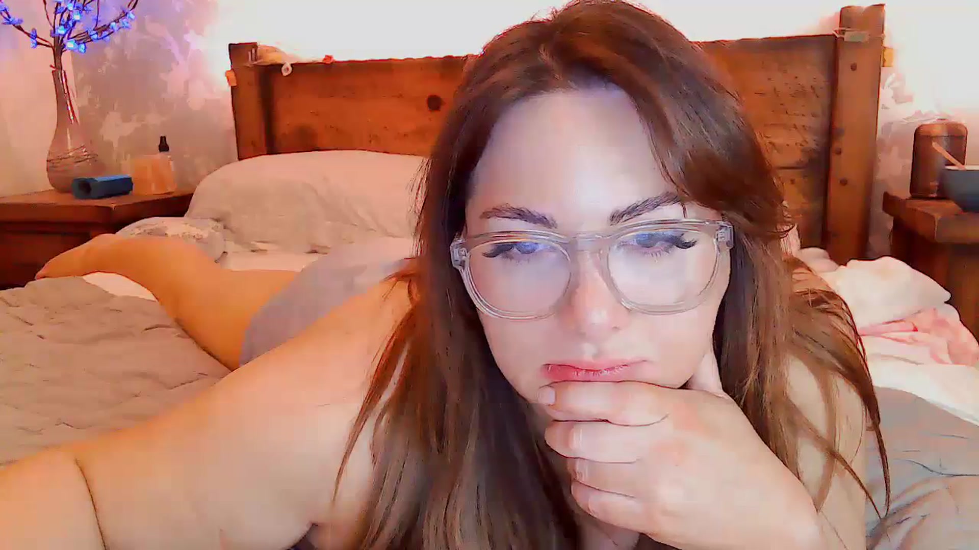 Gallery image thumbnail from MidnightBunny's myfreecams stream on, 10/19/2023, 06:28 image 17 of 20