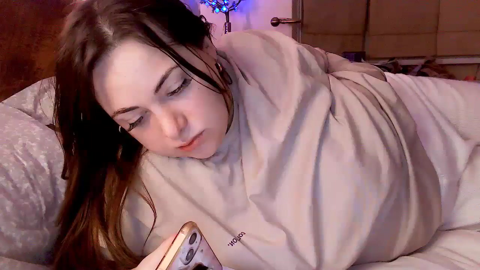 Gallery image thumbnail from MidnightBunny's myfreecams stream on, 12/07/2023, 05:25 image 1 of 20