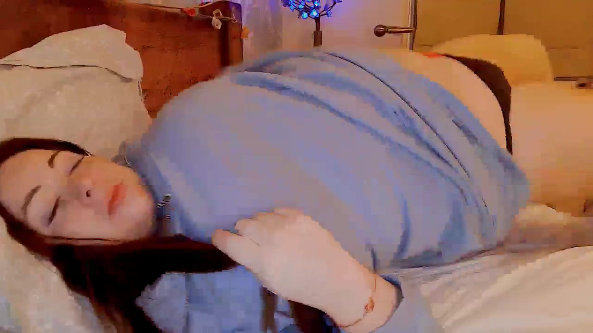 Gallery image thumbnail from MidnightBunny's myfreecams stream on, 12/08/2023, 05:25 image 10 of 20
