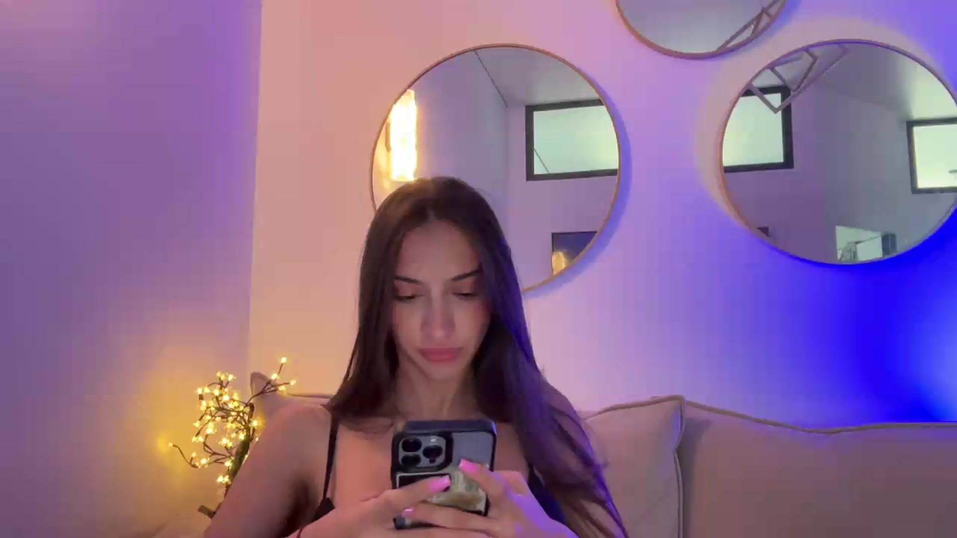 Gallery image thumbnail from MidnightElle's myfreecams stream on, 08/10/2026, 10:42 image 12 of 20