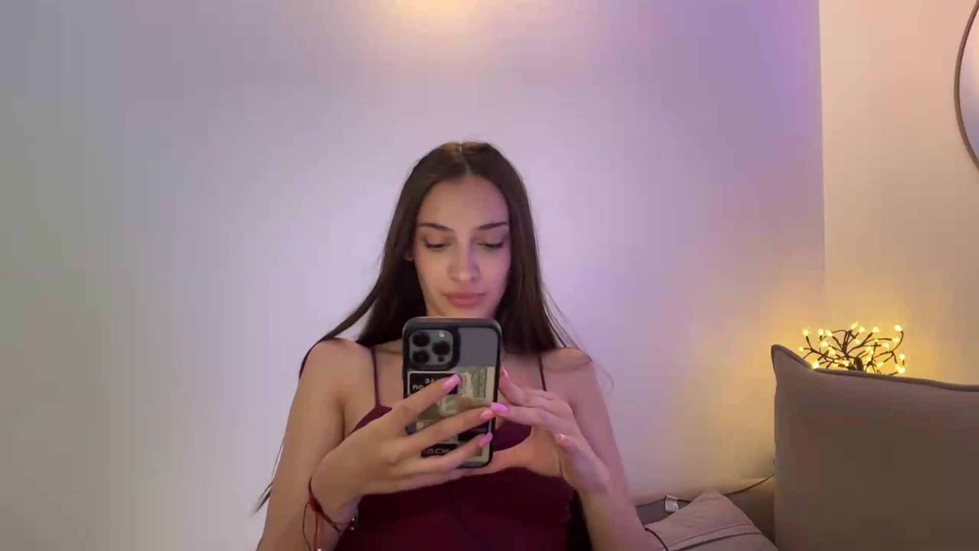 Gallery image thumbnail from MidnightElle's myfreecams stream on, 08/13/2026, 13:40 image 16 of 20