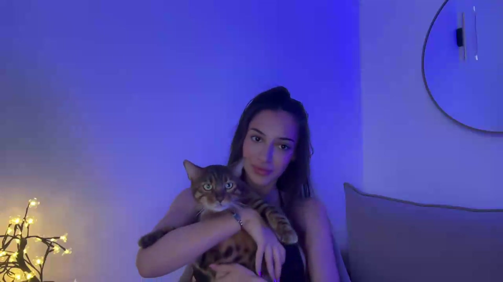 Gallery image thumbnail from MidnightElle's myfreecams stream on, 08/17/2026, 07:52 image 13 of 20