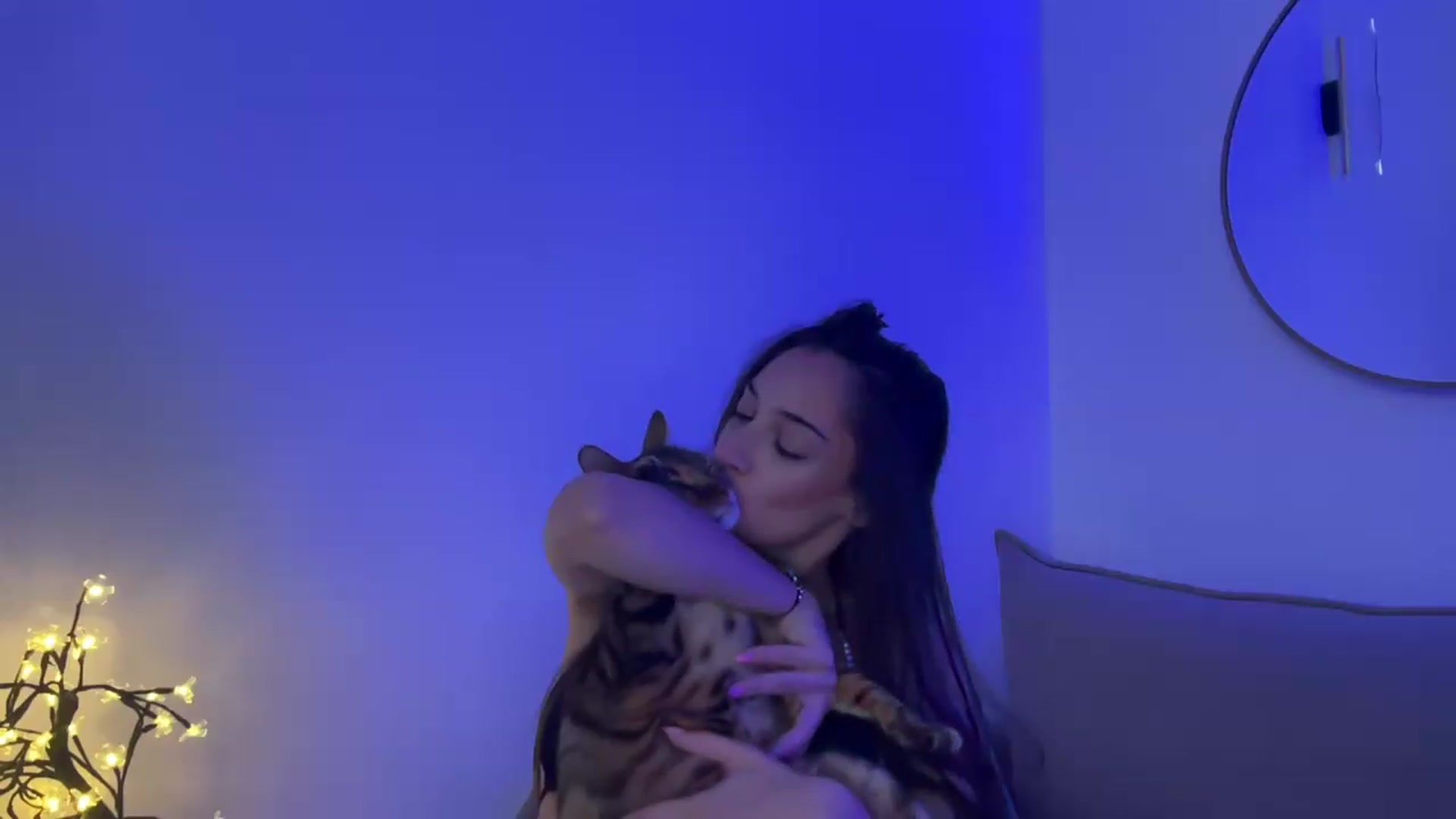 Gallery image thumbnail from MidnightElle's myfreecams stream on, 08/17/2026, 07:52 image 14 of 20