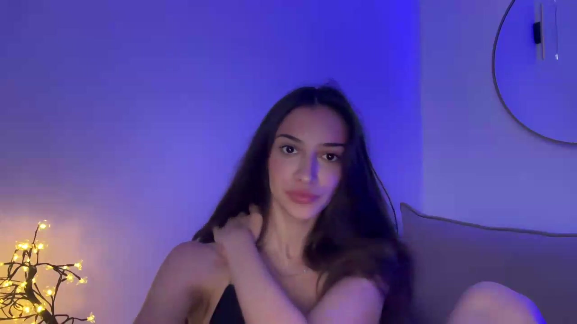 Gallery image thumbnail from MidnightElle's myfreecams stream on, 08/17/2026, 09:07 image 18 of 20