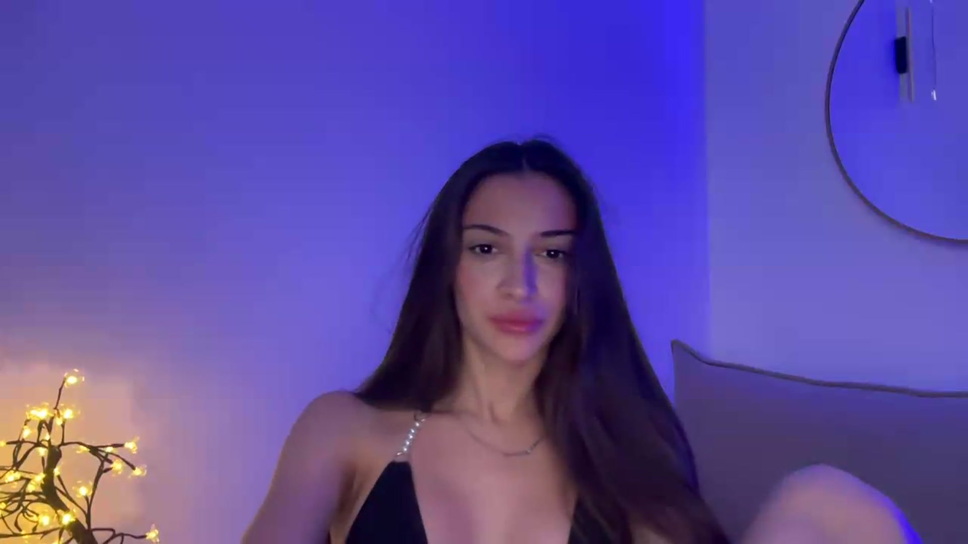 Gallery image thumbnail from MidnightElle's myfreecams stream on, 08/17/2026, 09:07 image 17 of 20