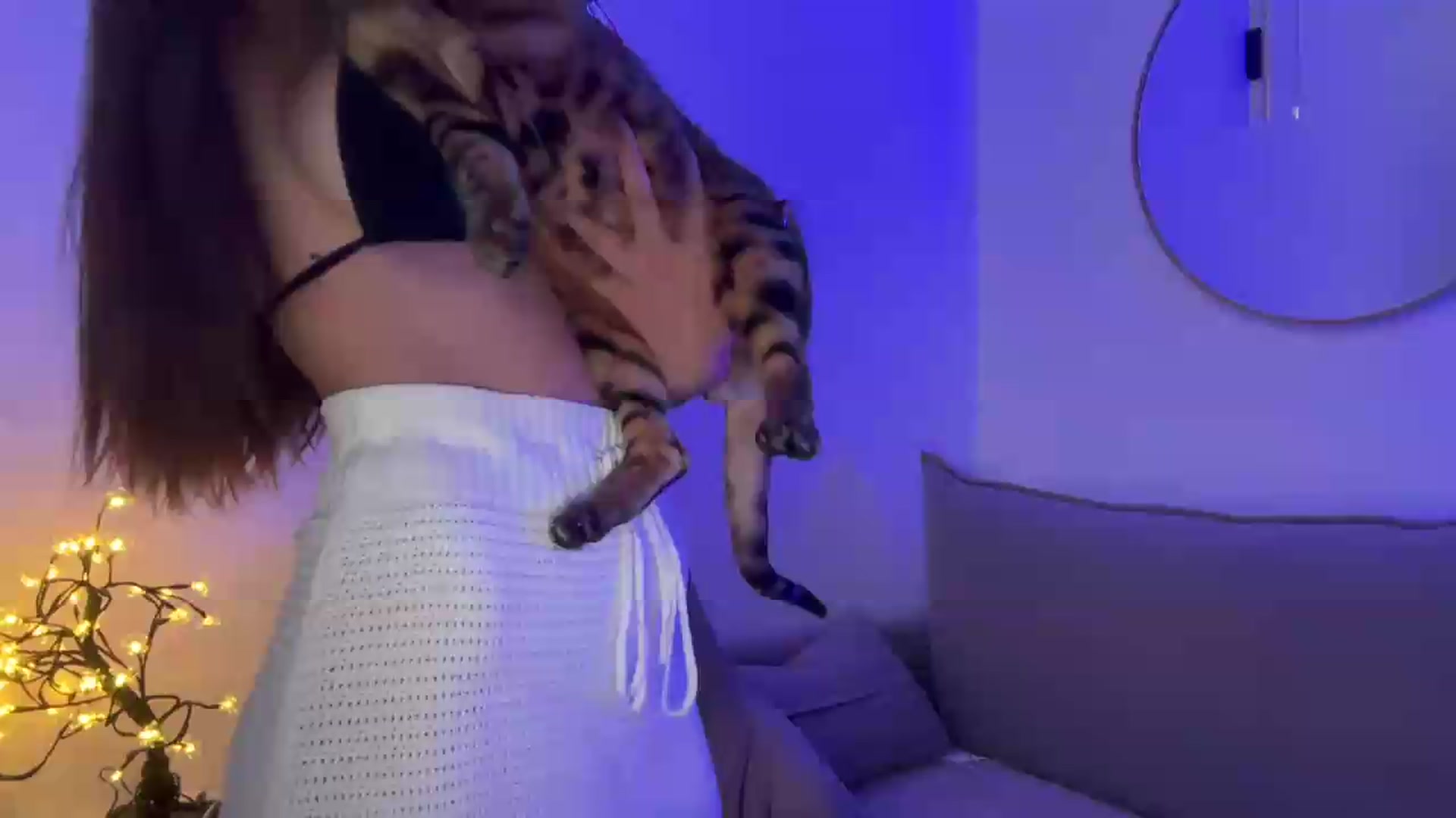 Gallery image thumbnail from MidnightElle's myfreecams stream on, 08/17/2026, 10:37 image 16 of 20