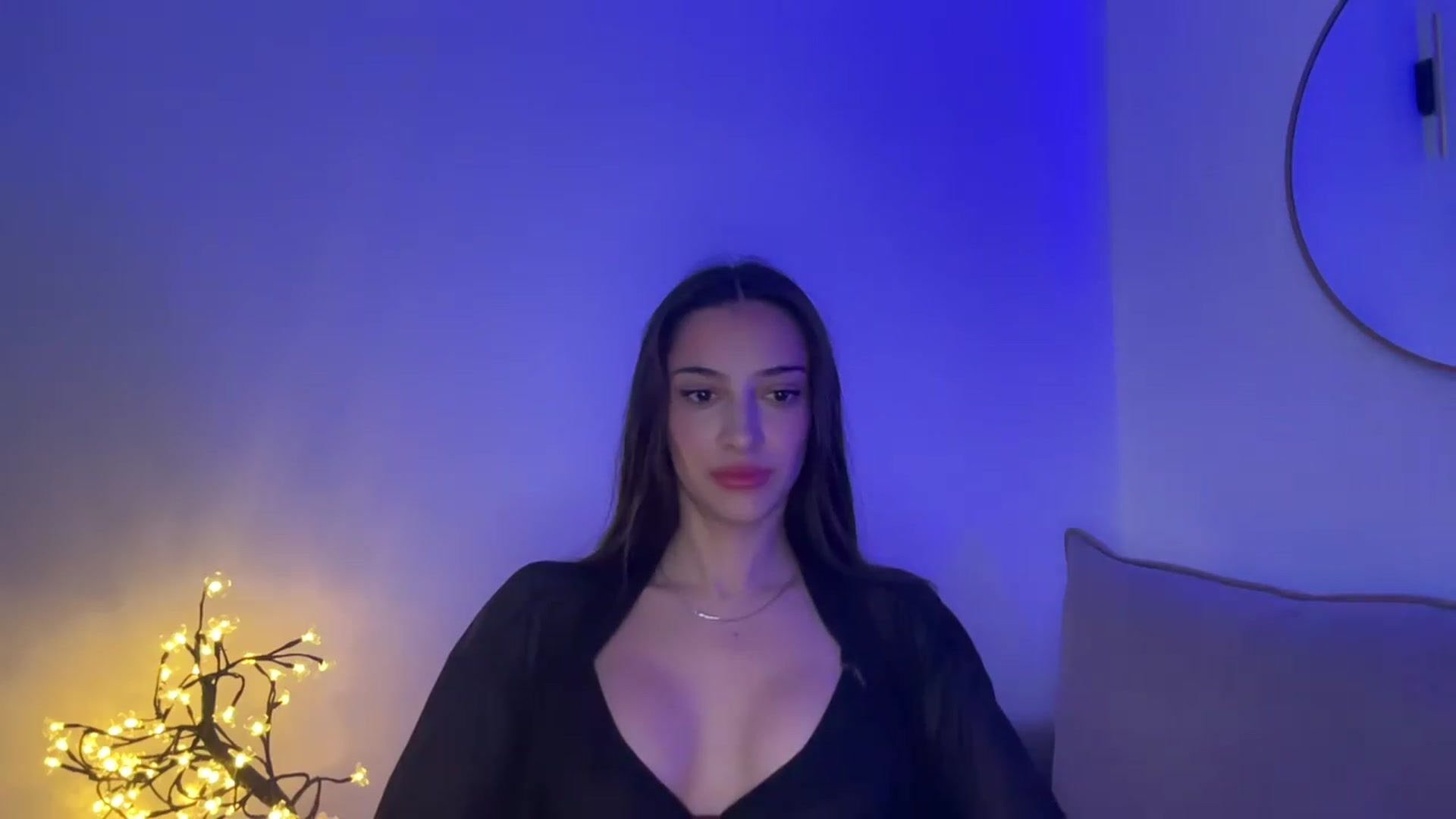 Gallery image thumbnail from MidnightElle's myfreecams stream on, 08/19/2026, 07:51 image 6 of 20
