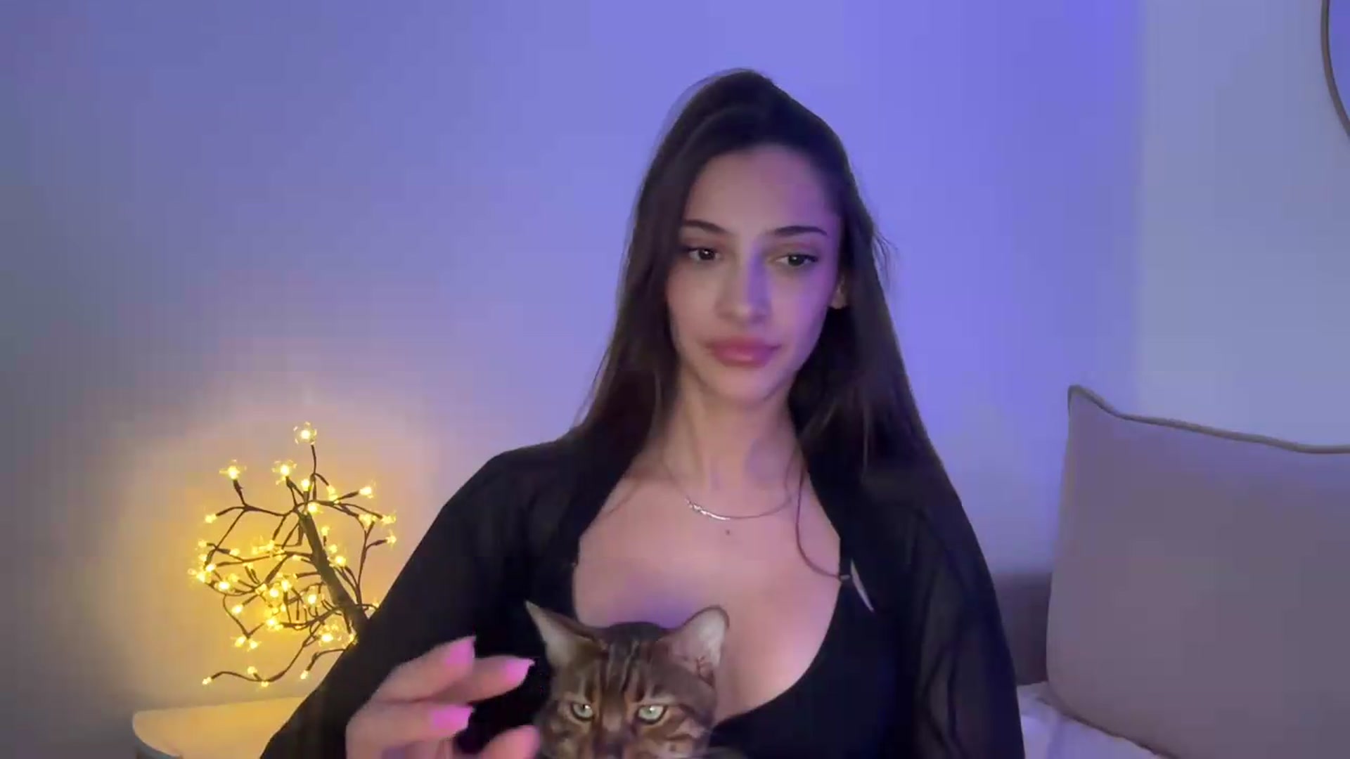 Gallery image thumbnail from MidnightElle's myfreecams stream on, 08/19/2026, 12:17 image 14 of 20