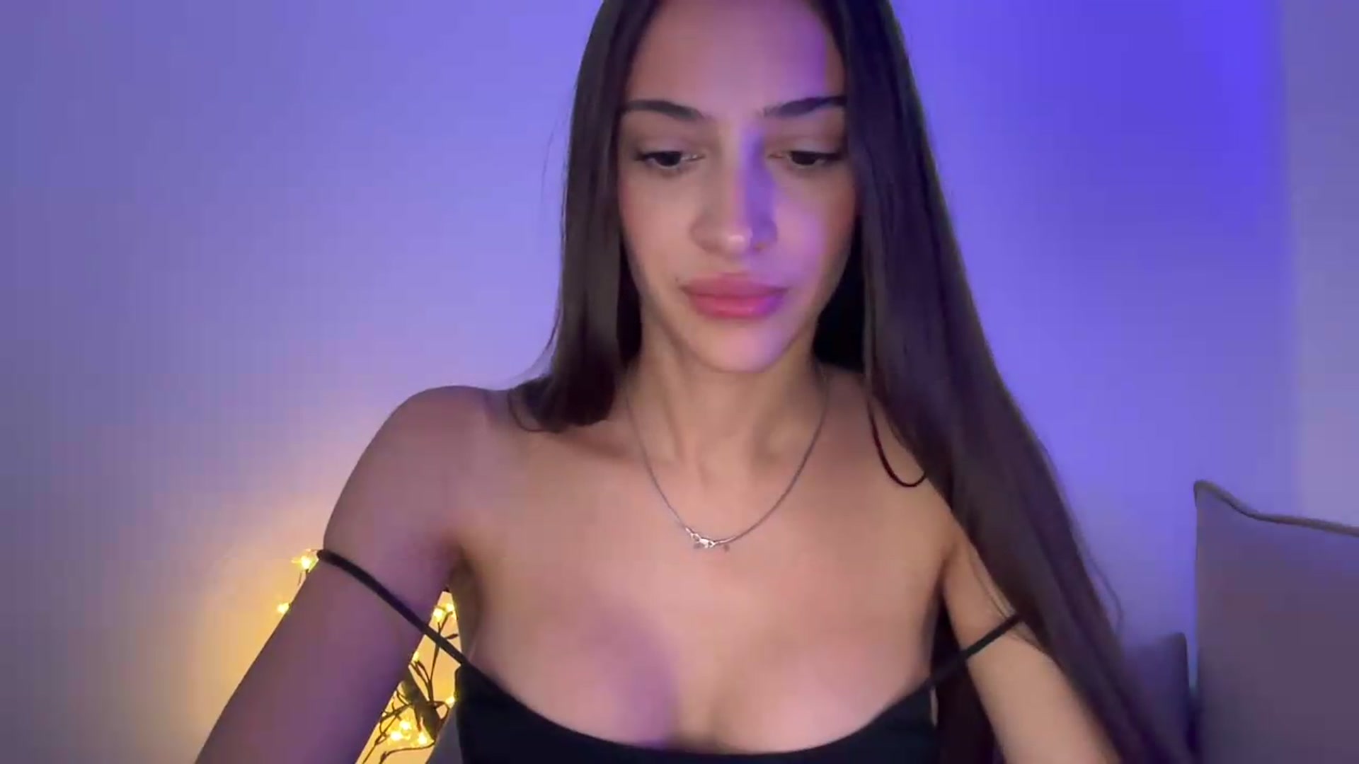 Gallery image thumbnail from MidnightElle's myfreecams stream on, 08/20/2026, 08:52 image 15 of 20