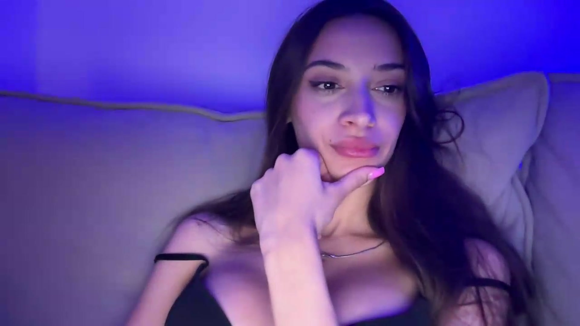 Gallery image thumbnail from MidnightElle's myfreecams stream on, 08/26/2026, 18:08 image 6 of 20