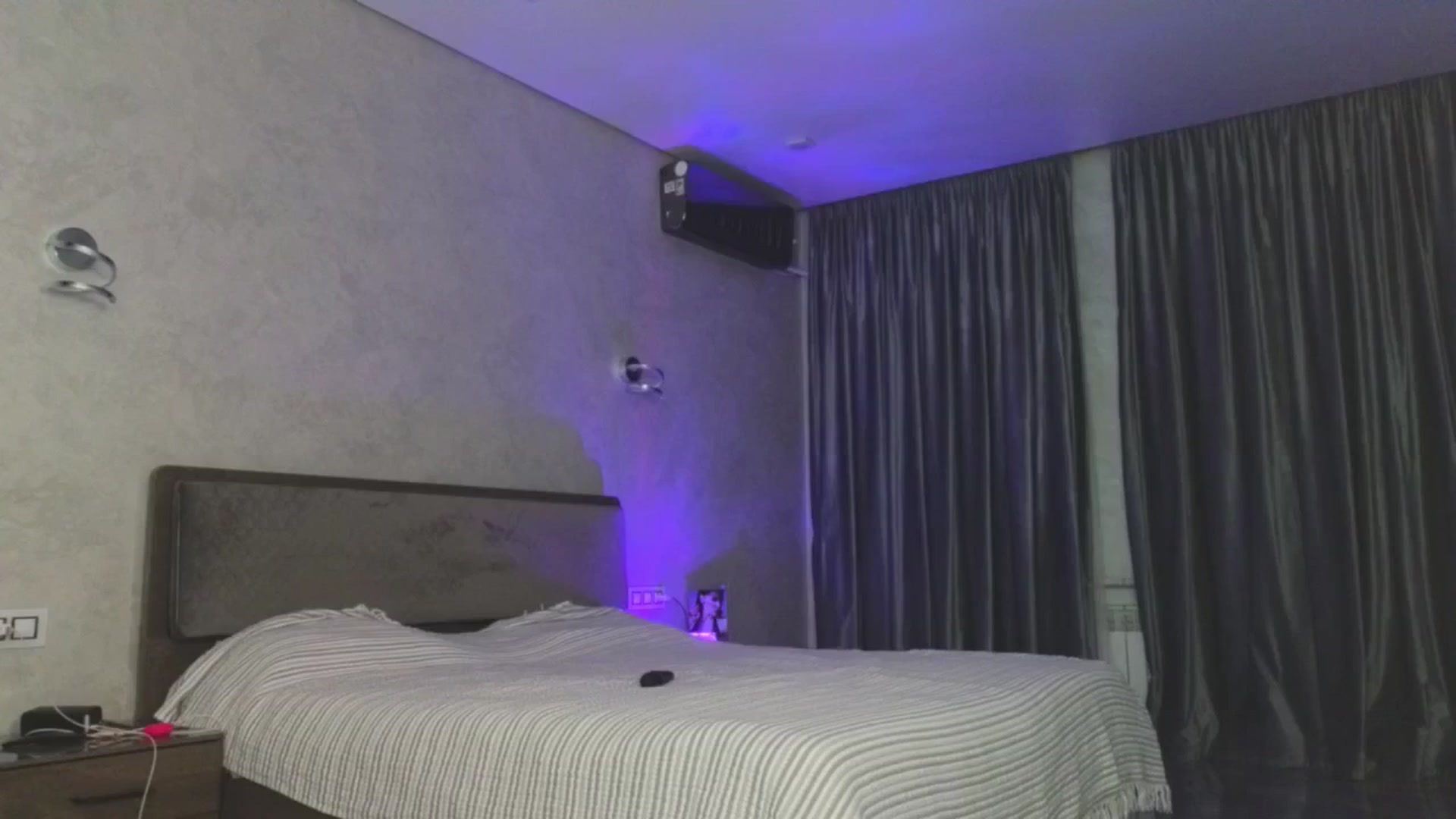 Gallery image thumbnail from MidnightK_'s myfreecams stream on, 03/26/2025, 19:51 image 4 of 20