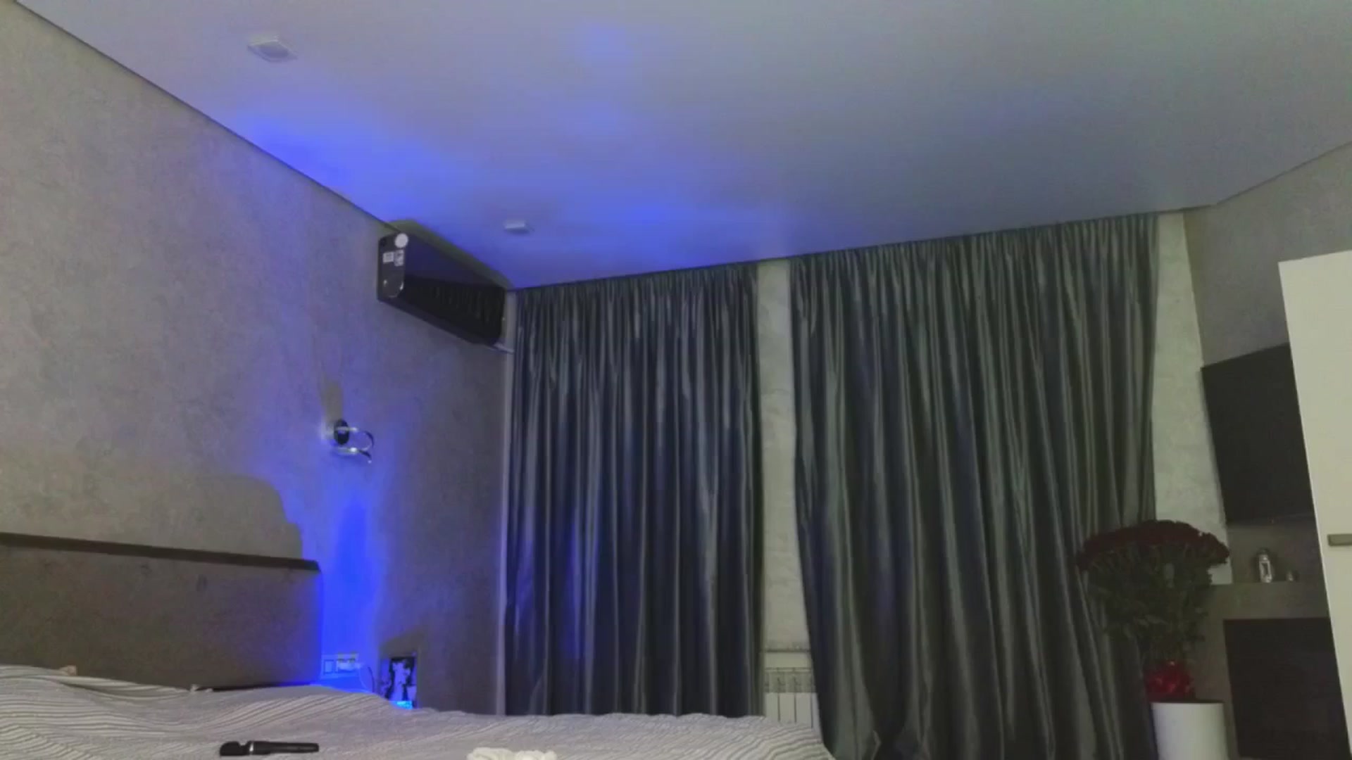 Gallery image thumbnail from MidnightK_'s myfreecams stream on, 03/28/2025, 19:11 image 4 of 20