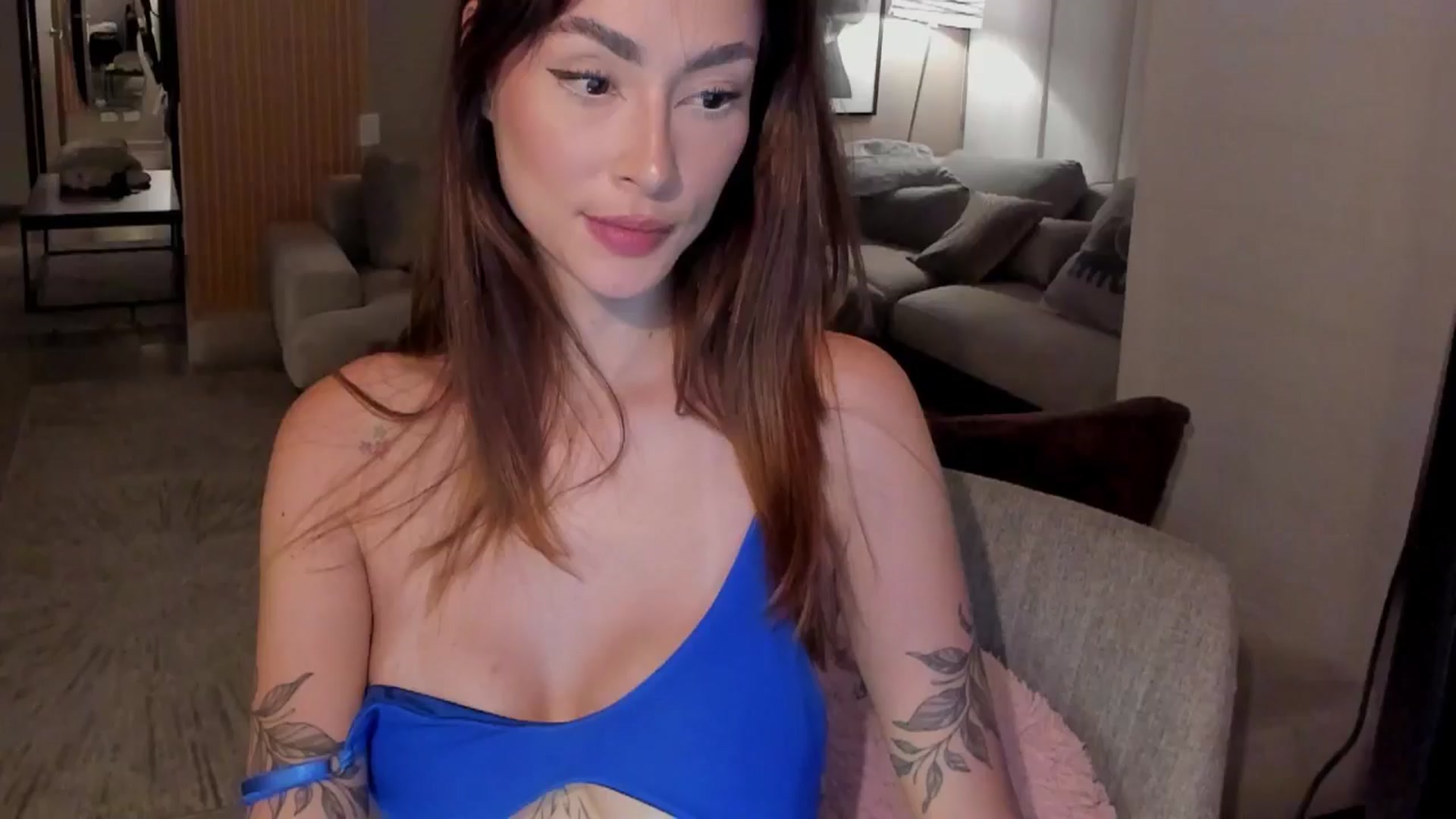 Gallery image thumbnail from MidnightLust_'s myfreecams stream on, 04/02/2025, 06:00 image 14 of 20