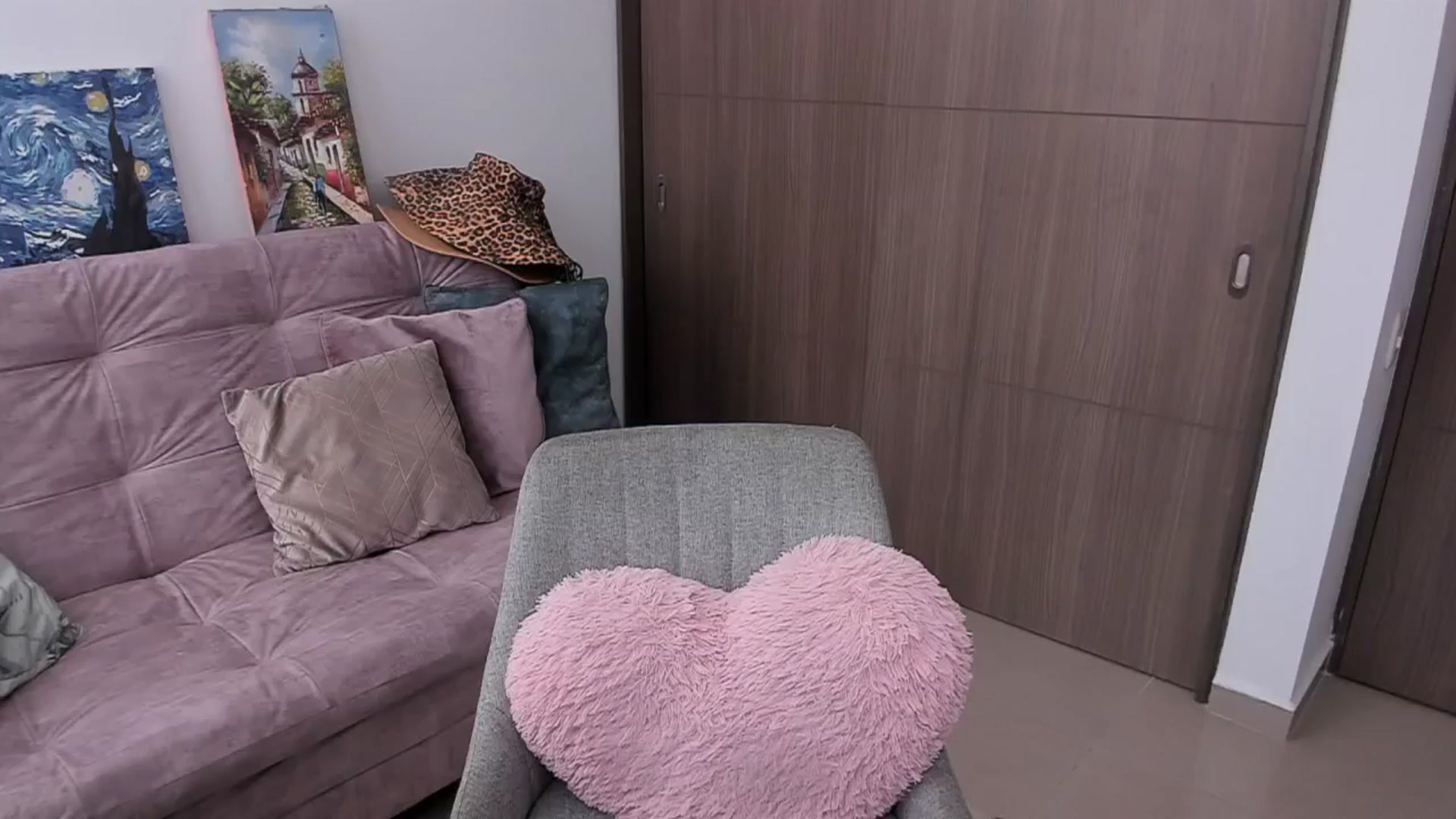Gallery image thumbnail from MidnightLust_'s myfreecams stream on, 06/20/2025, 16:34 image 1 of 20