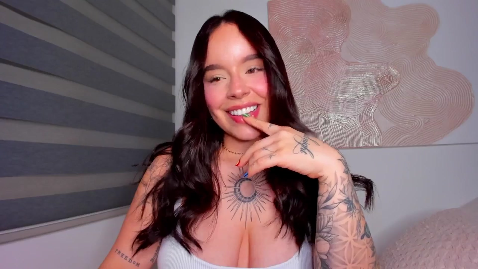 Gallery image thumbnail from Midnight___'s myfreecams stream on, 10/17/2025, 01:09 image 14 of 20