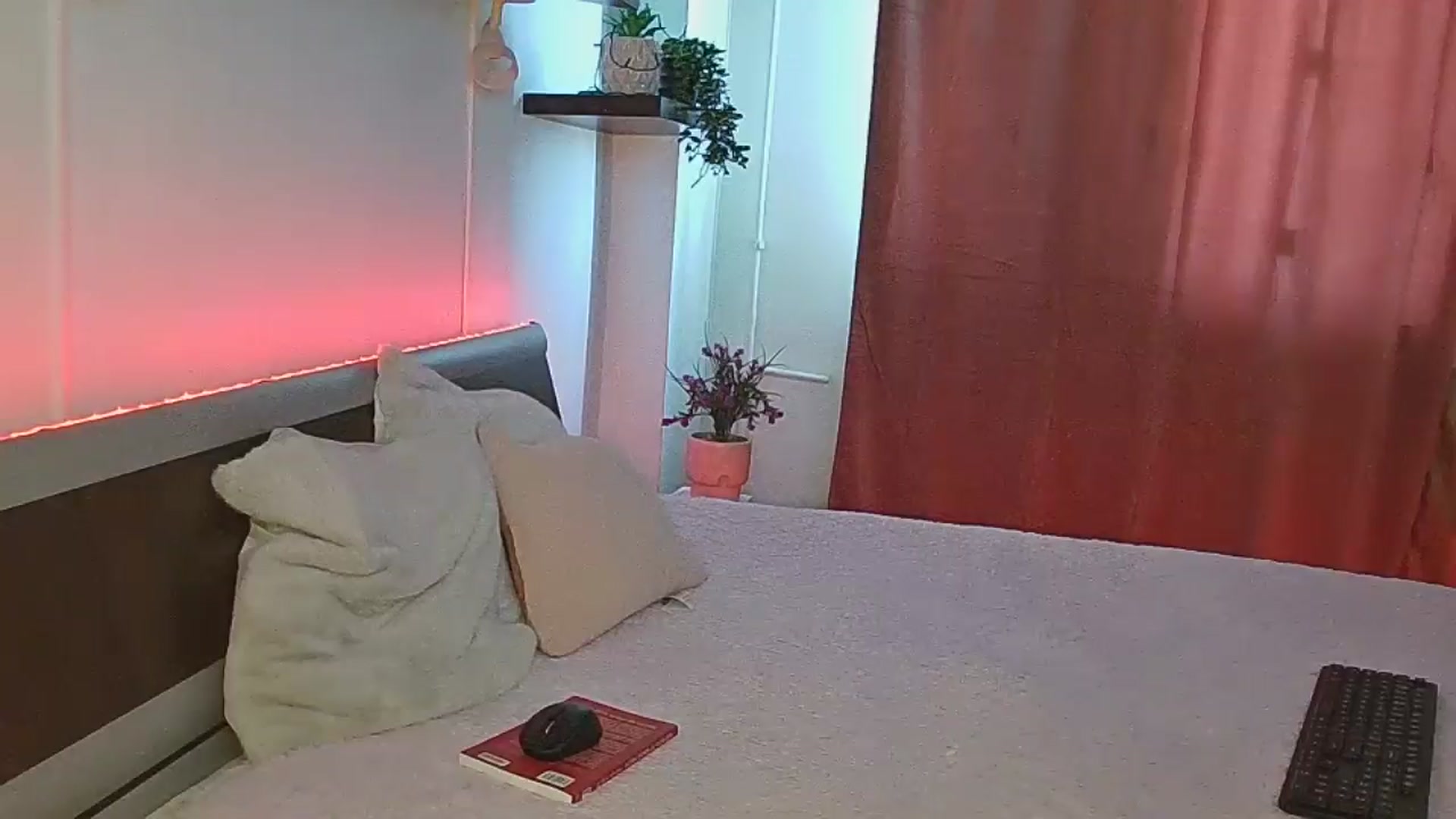 Gallery image thumbnail from Midnightdream's myfreecams stream on, 03/13/2026, 07:05 image 15 of 20