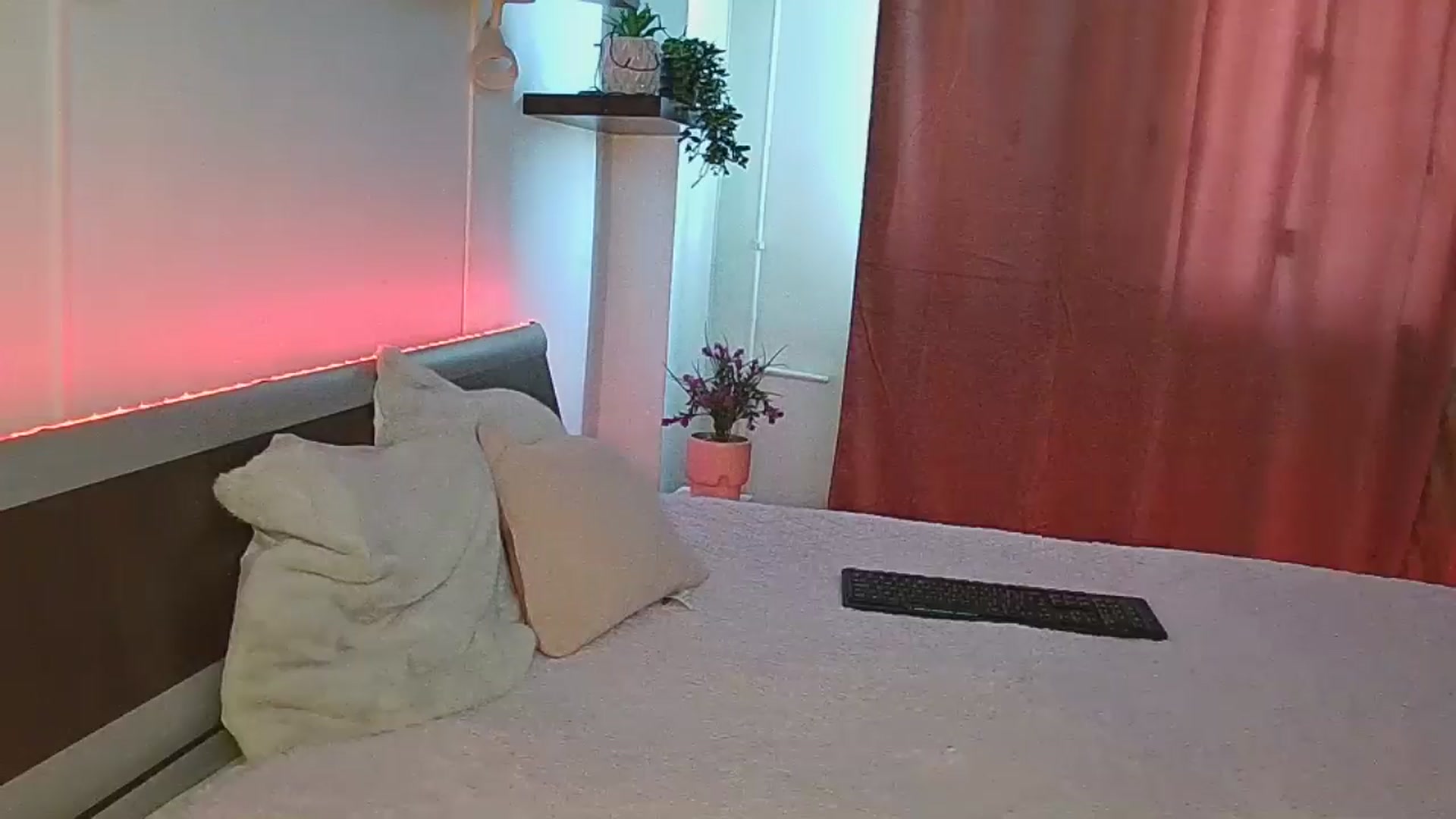 Gallery image thumbnail from Midnightdream's myfreecams stream on, 03/13/2026, 07:05 image 12 of 20
