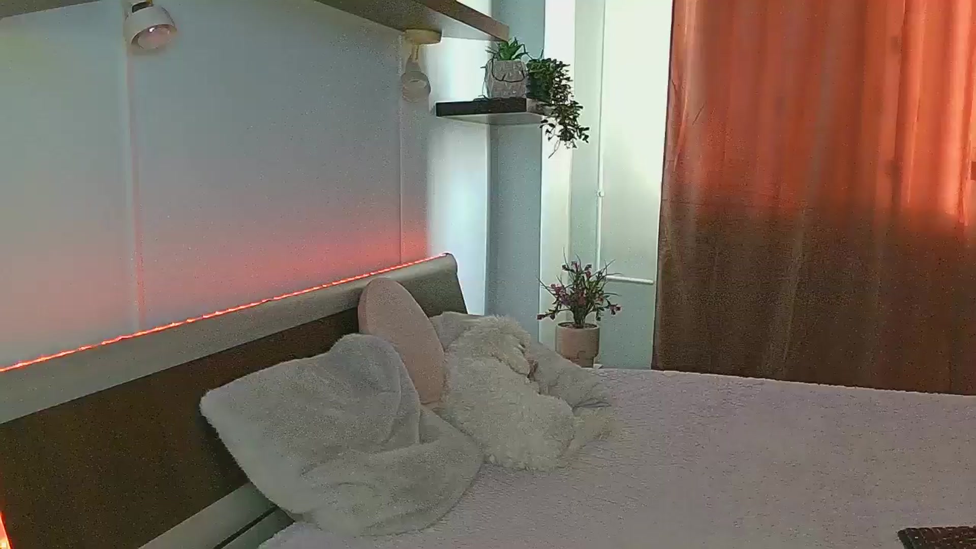 Gallery image thumbnail from Midnightdream's myfreecams stream on, 03/17/2026, 15:40 image 12 of 20
