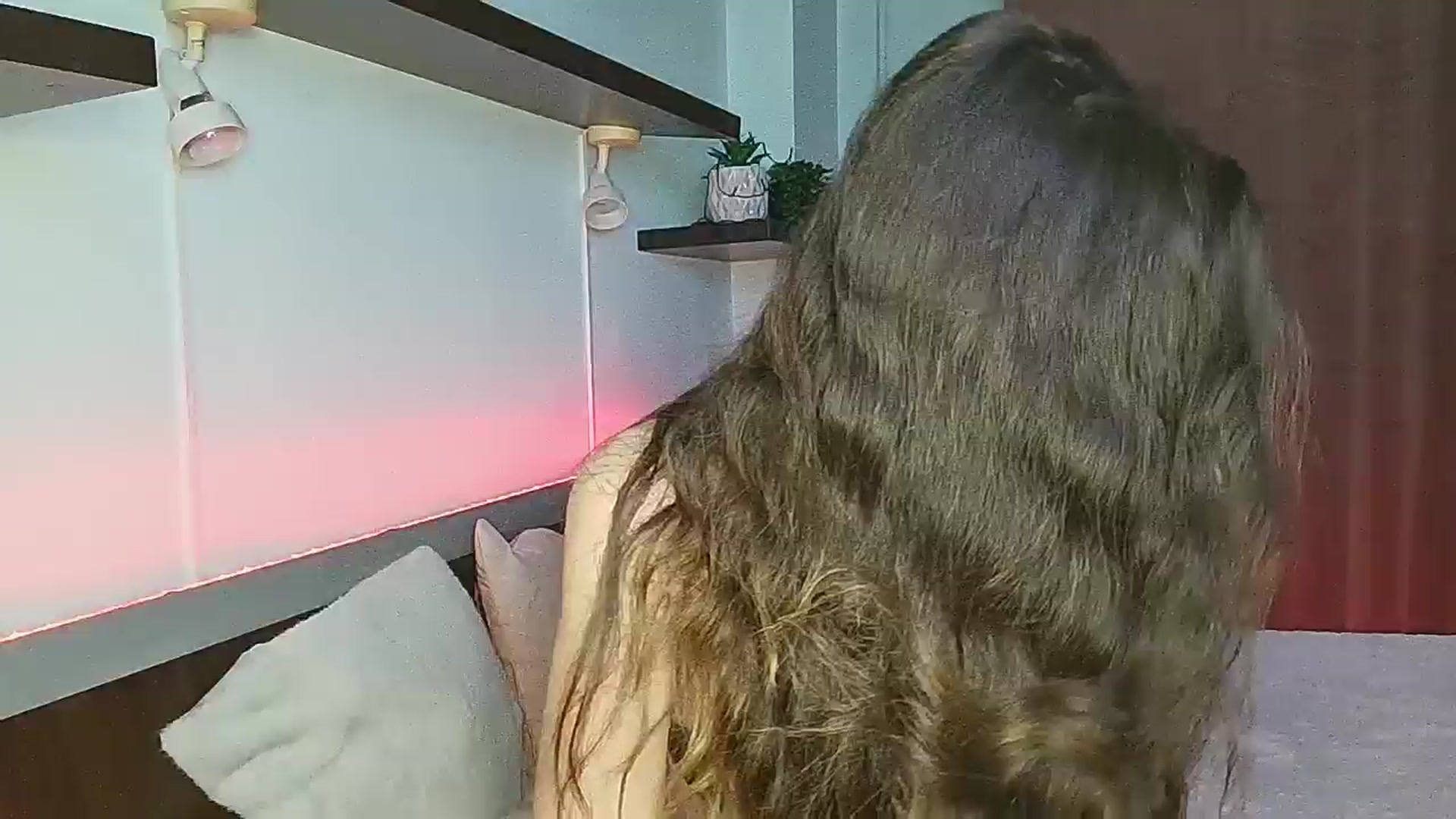Gallery image thumbnail from Midnightdream's myfreecams stream on, 03/25/2026, 18:36 image 18 of 20