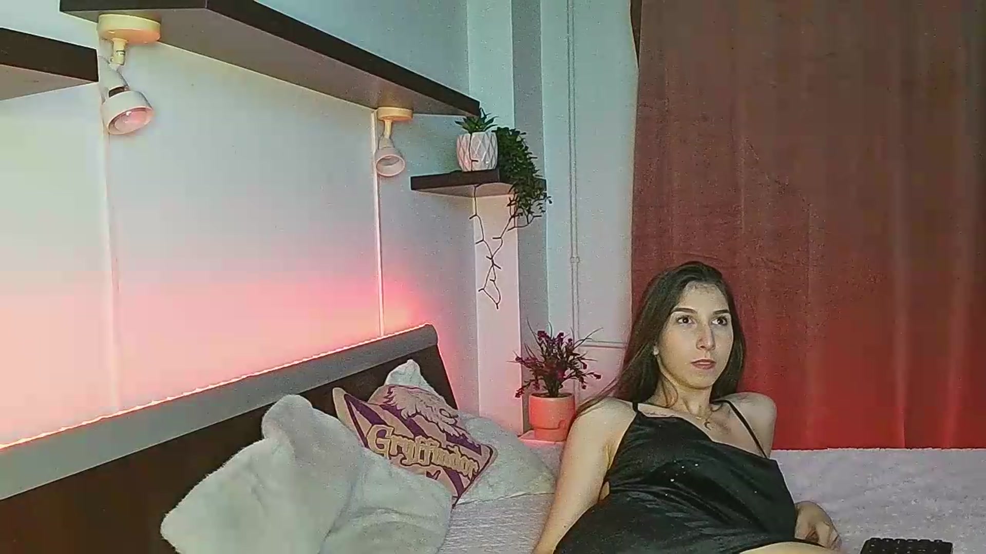 Gallery image thumbnail from Midnightdream's myfreecams stream on, 05/15/2026, 22:36 image 16 of 20