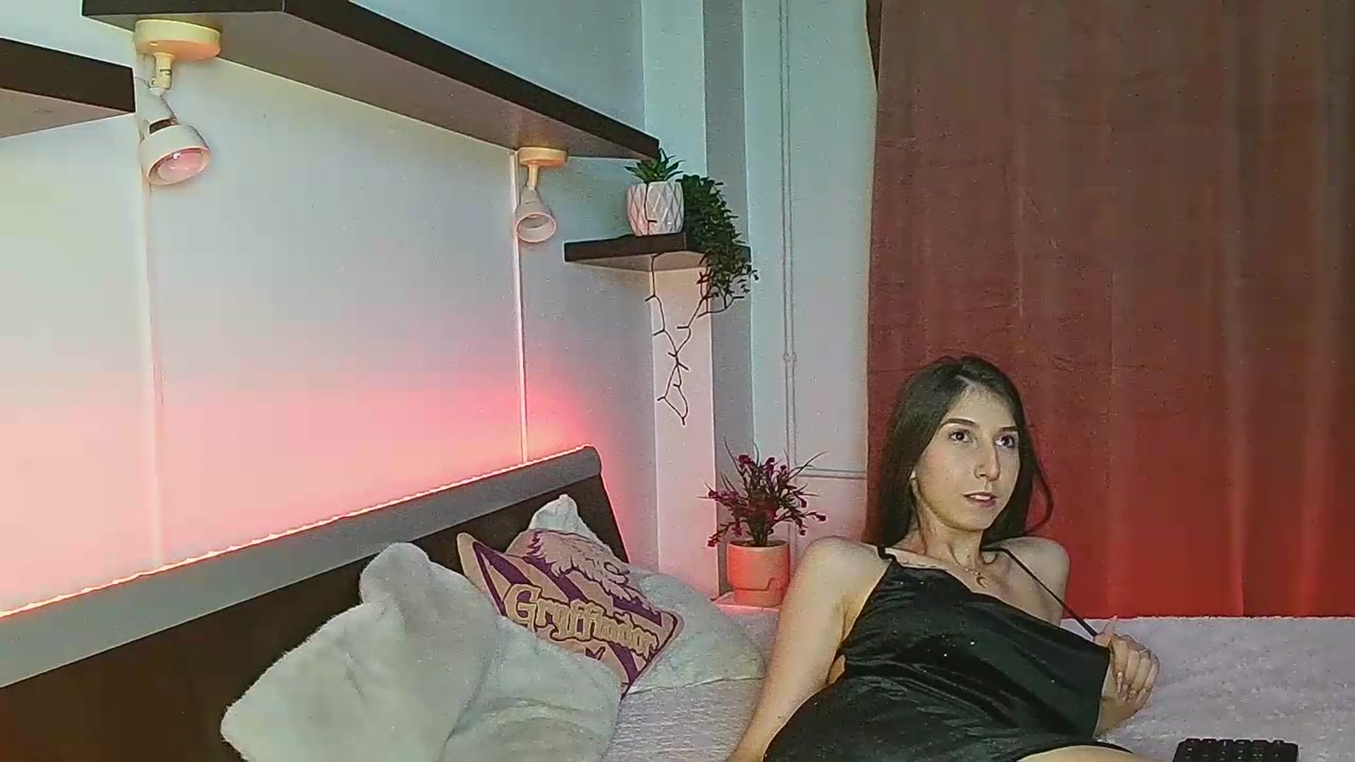 Gallery image thumbnail from Midnightdream's myfreecams stream on, 05/15/2026, 22:36 image 12 of 20