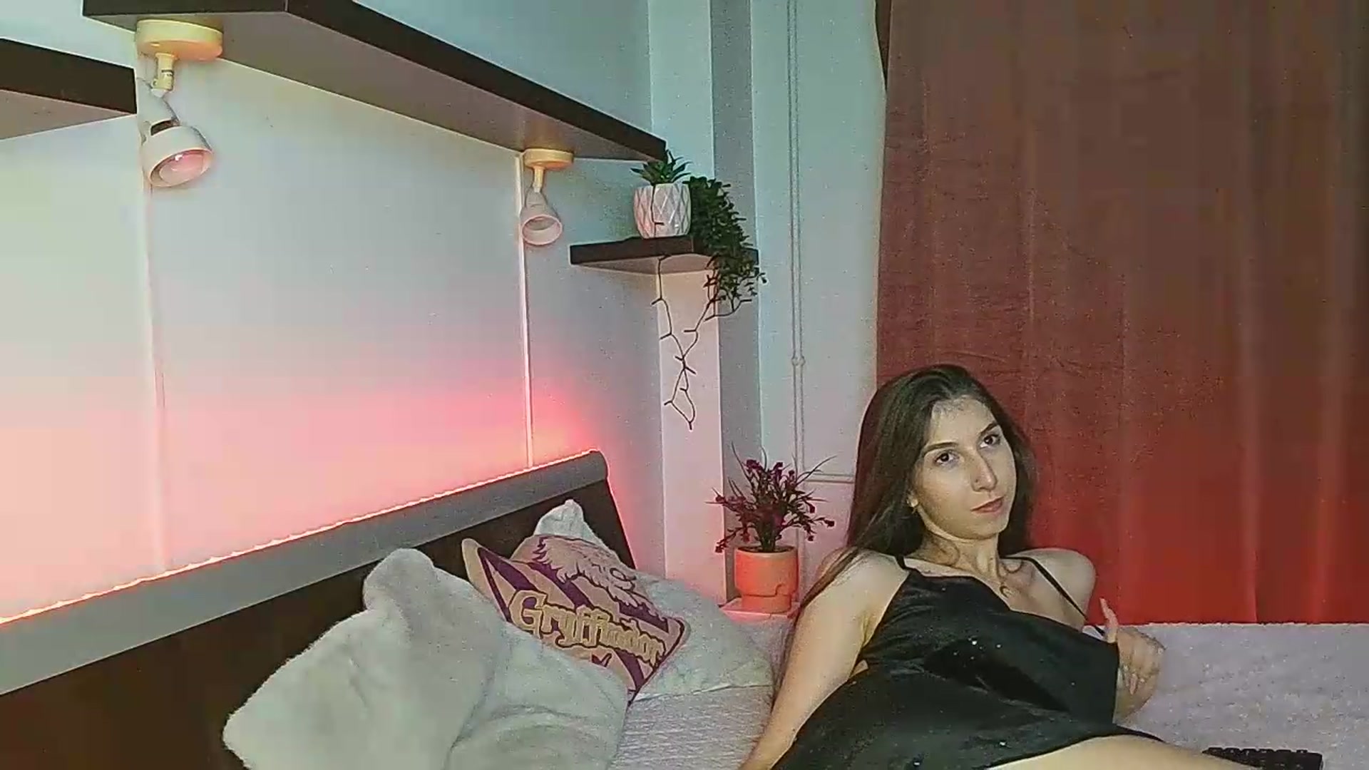 Gallery image thumbnail from Midnightdream's myfreecams stream on, 05/15/2026, 22:36 image 15 of 20