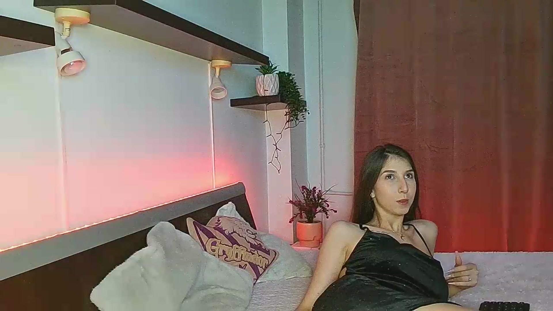 Gallery image thumbnail from Midnightdream's myfreecams stream on, 05/15/2026, 22:36 image 11 of 20