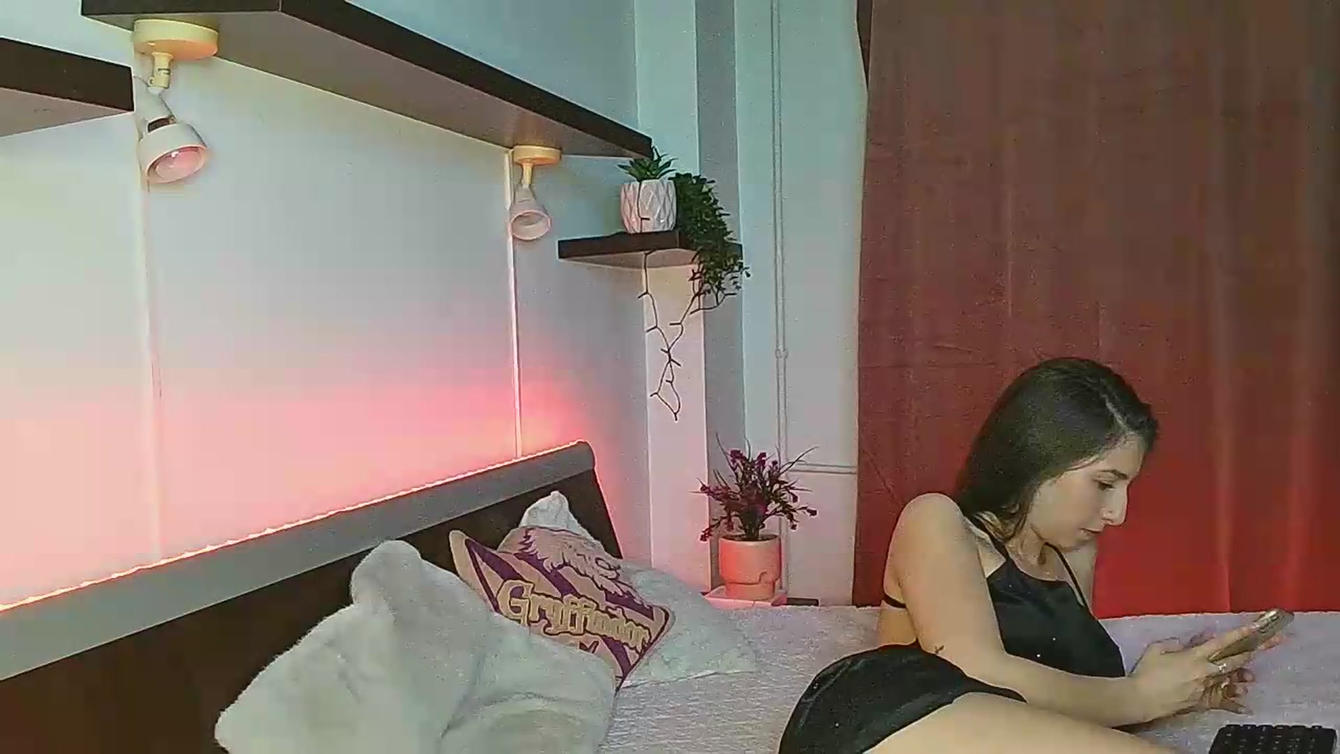 Gallery image thumbnail from Midnightdream's myfreecams stream on, 05/15/2026, 23:11 image 19 of 20