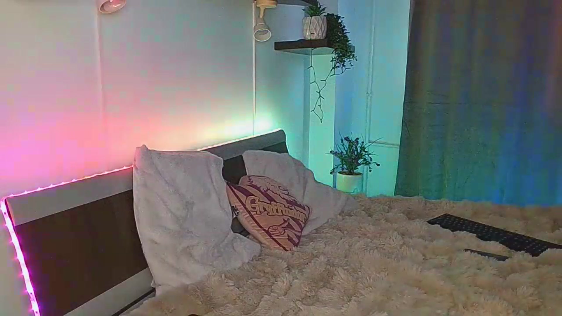 Gallery image thumbnail from Midnightdream's myfreecams stream on, 05/27/2026, 02:56 image 11 of 20