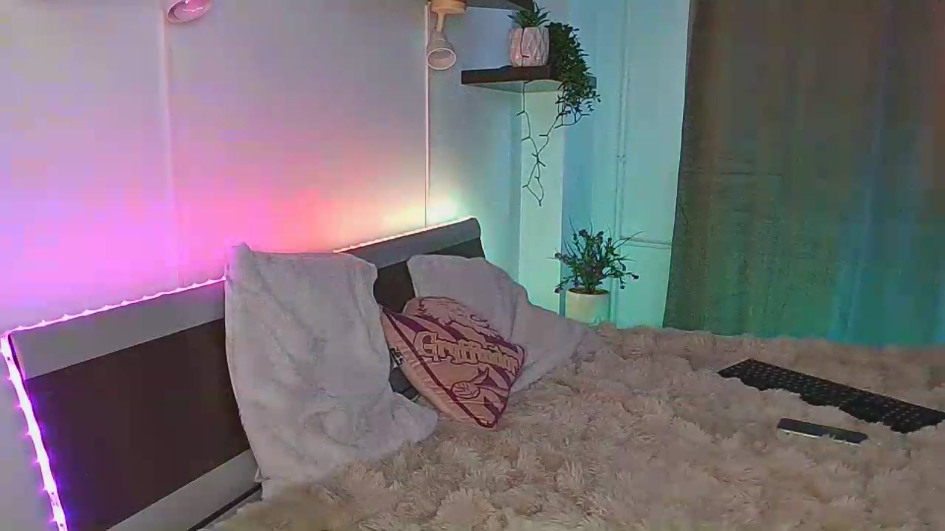 Gallery image thumbnail from Midnightdream's myfreecams stream on, 05/27/2026, 02:56 image 4 of 20