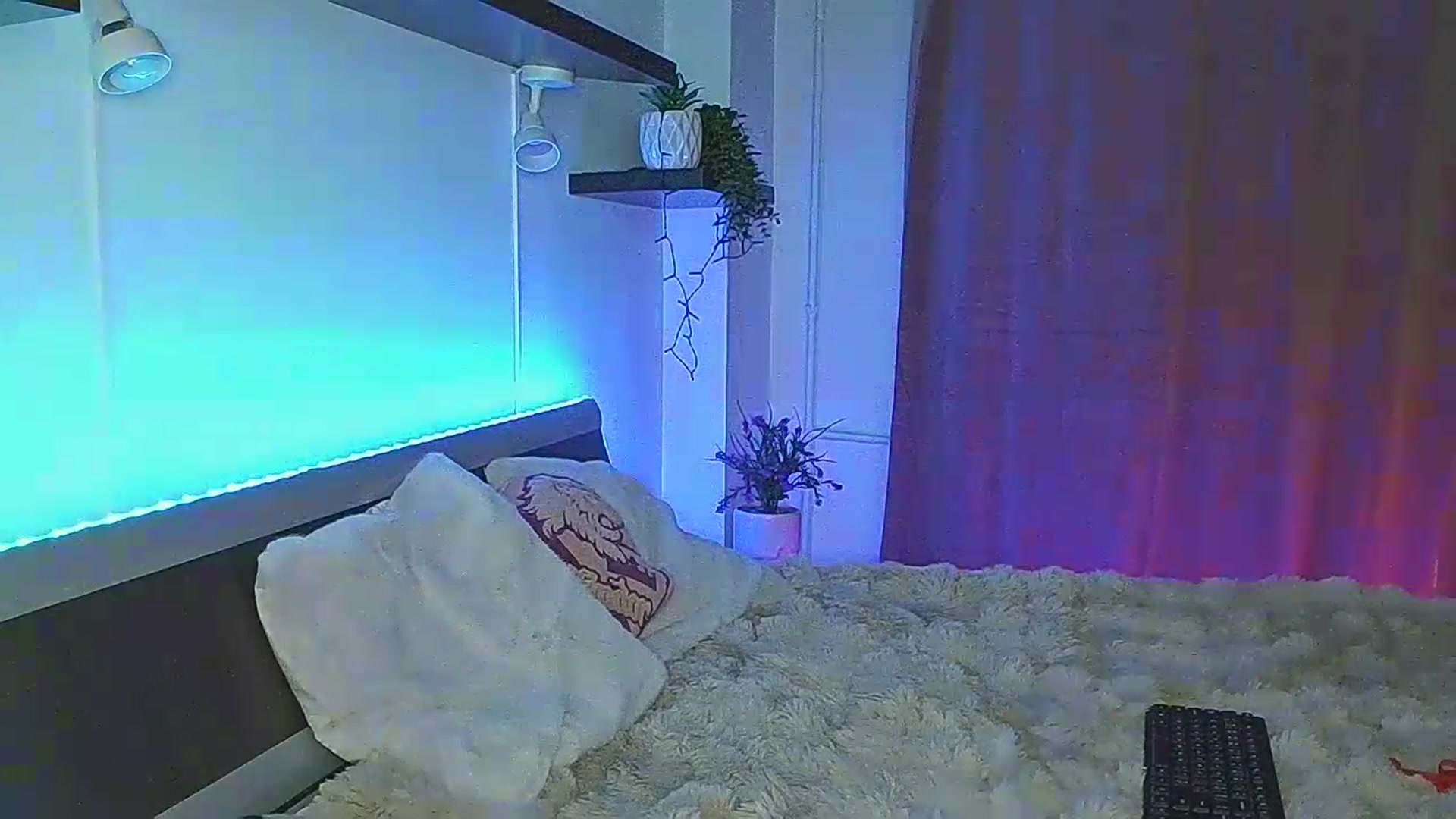 Gallery image thumbnail from Midnightdream's myfreecams stream on, 05/28/2026, 24:52 image 14 of 20