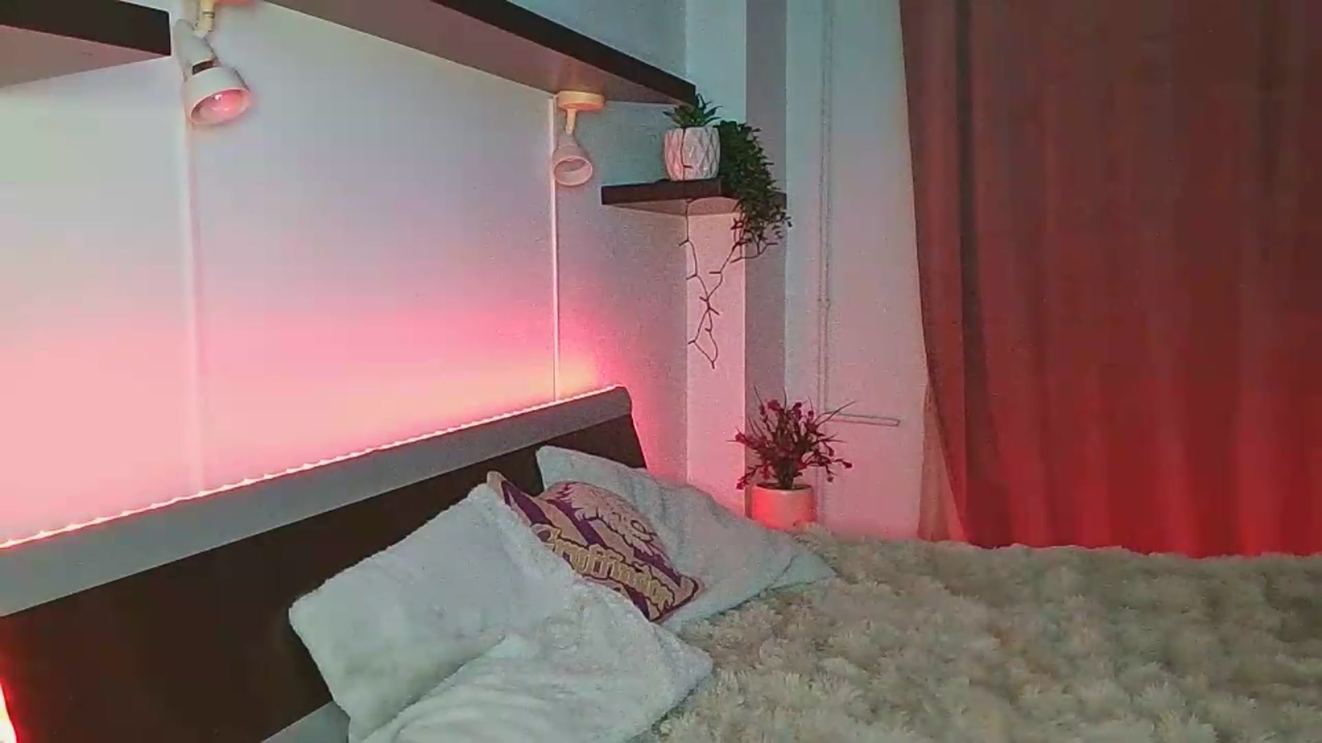 Gallery image thumbnail from Midnightdream's myfreecams stream on, 05/31/2026, 01:45 image 11 of 20