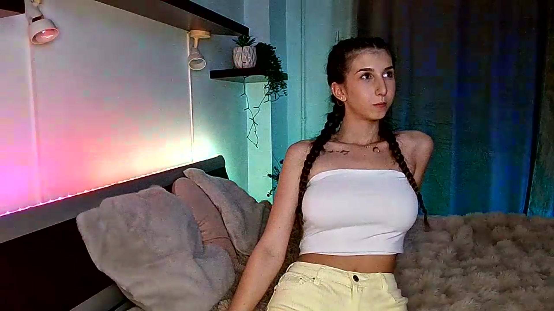 Gallery image thumbnail from Midnightdream's myfreecams stream on, 06/23/2026, 02:32 image 4 of 20