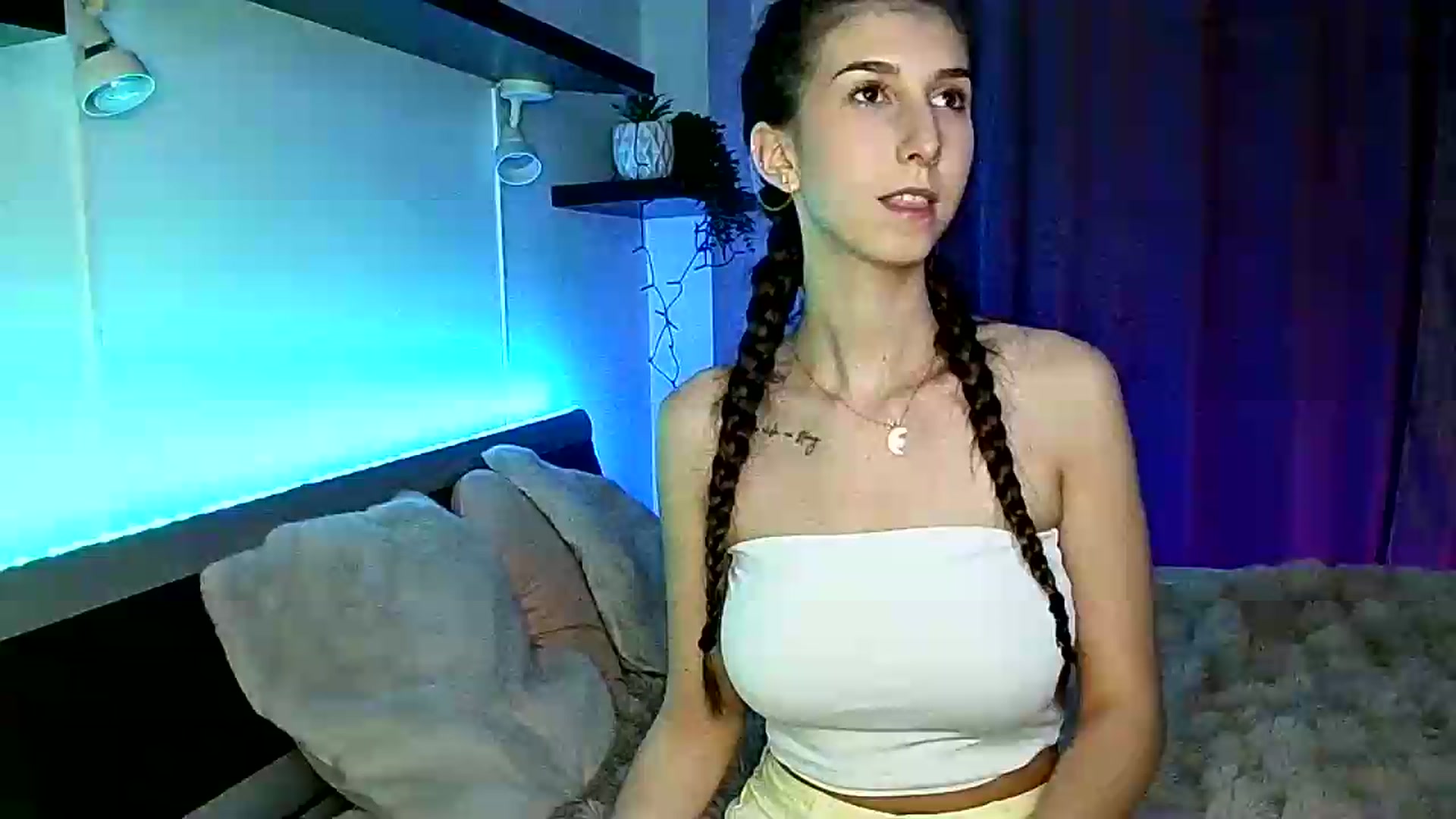 Gallery image thumbnail from Midnightdream's myfreecams stream on, 06/23/2026, 02:32 image 15 of 20