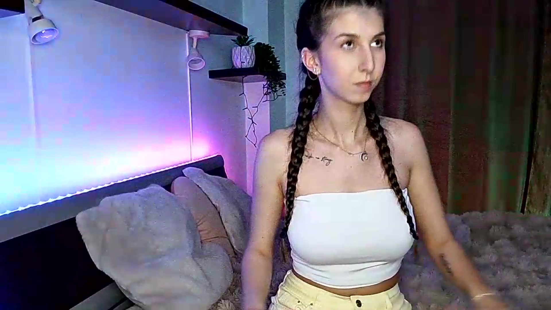 Gallery image thumbnail from Midnightdream's myfreecams stream on, 06/23/2026, 02:32 image 2 of 20